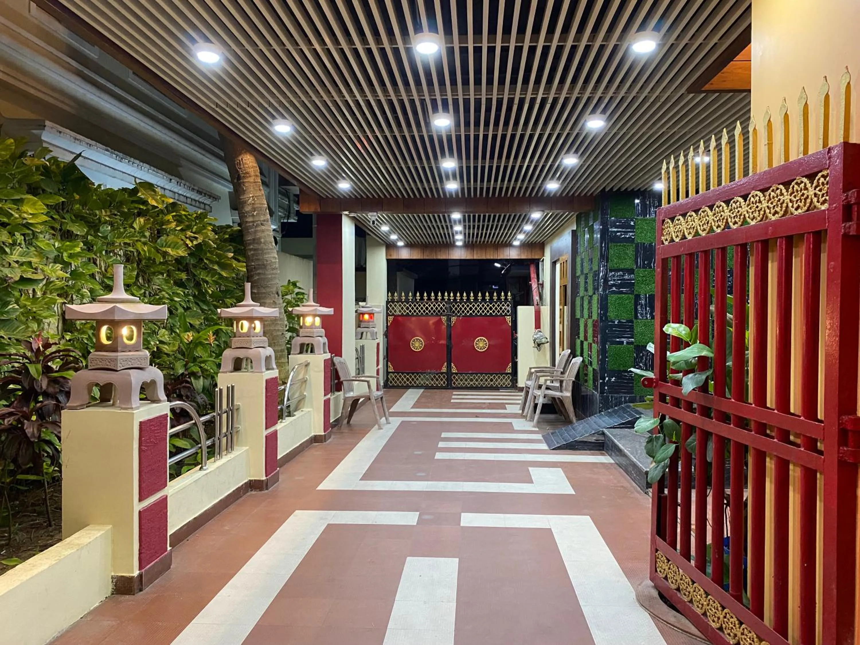 Facade/entrance in Hotel Lee Garden Near to Blue Flag Beach 500 Mtrs