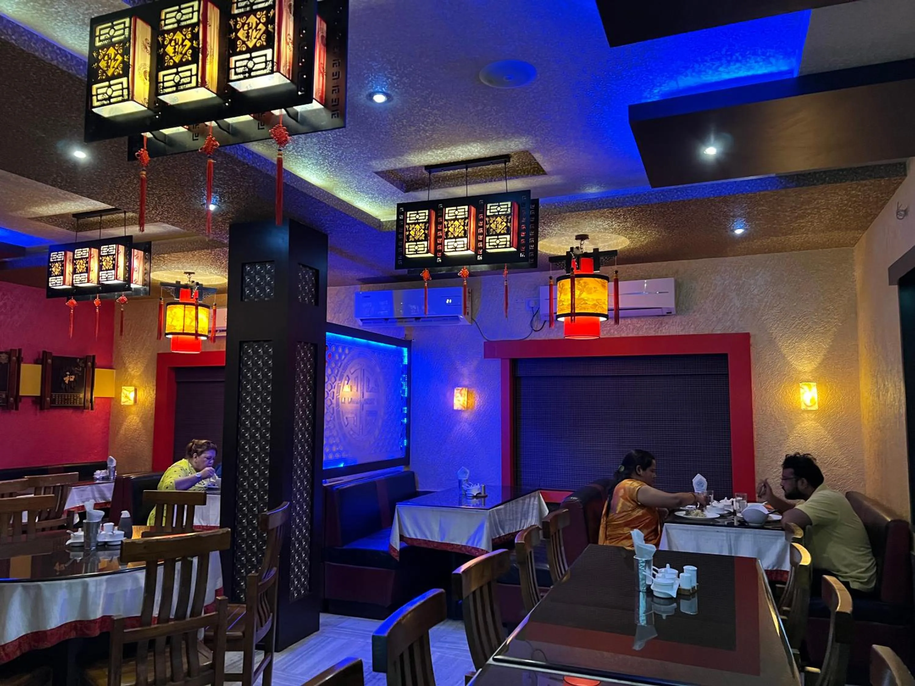 Restaurant/places to eat in Hotel Lee Garden Near to Blue Flag Beach 500 Mtrs