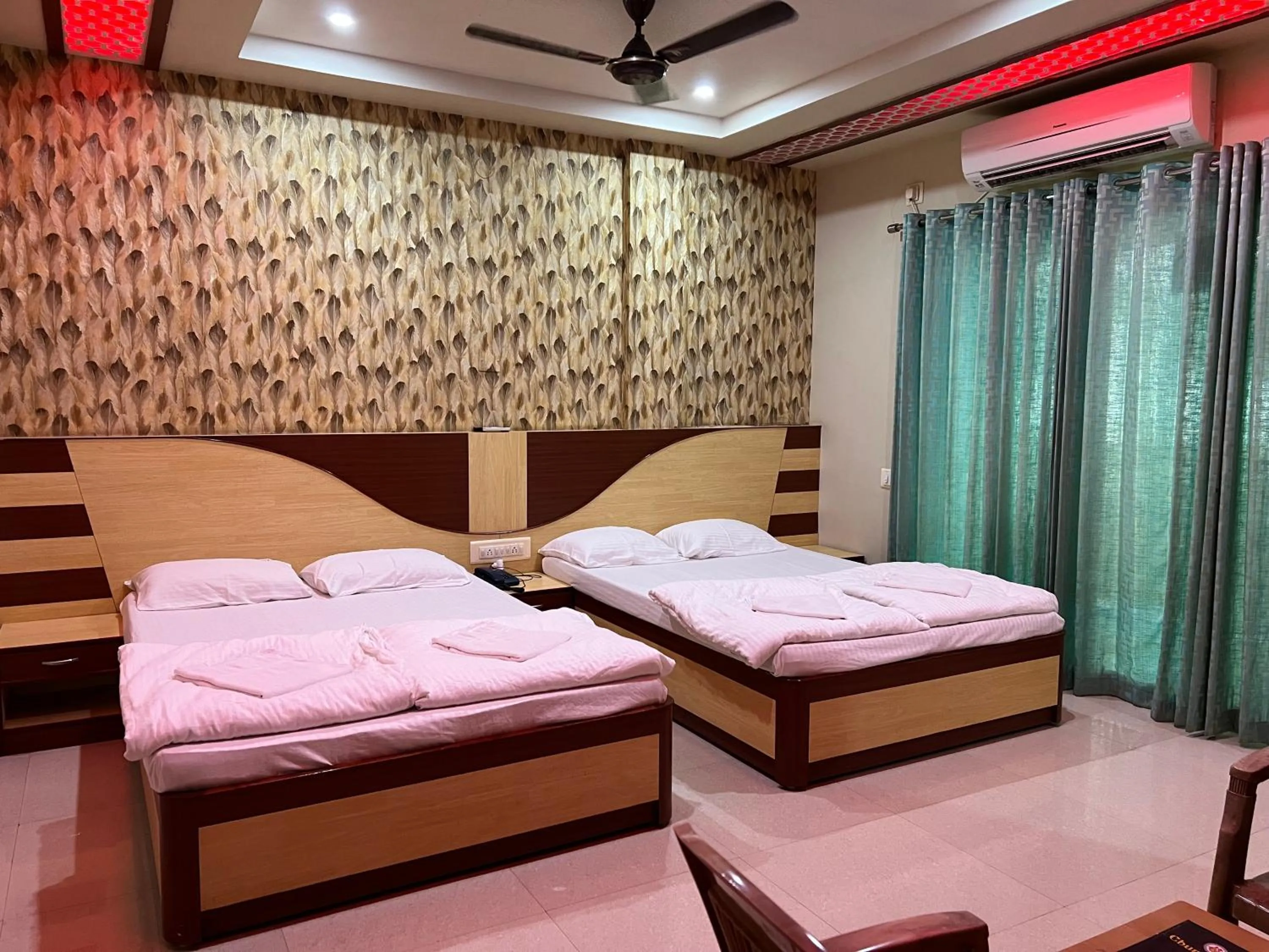 Bed in Hotel Lee Garden Near to Blue Flag Beach 500 Mtrs