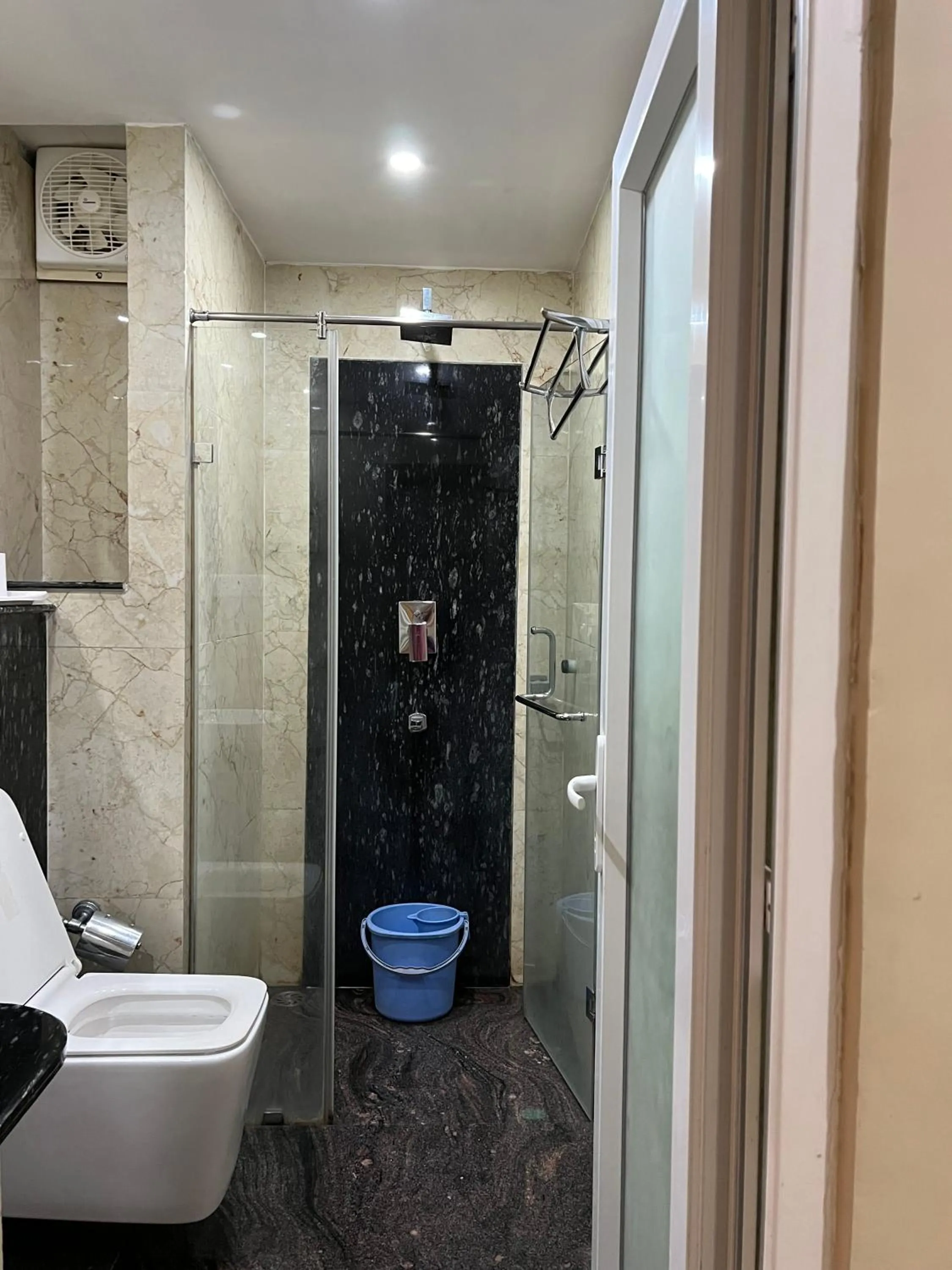 Bathroom in Hotel Lee Garden Near to Blue Flag Beach 500 Mtrs
