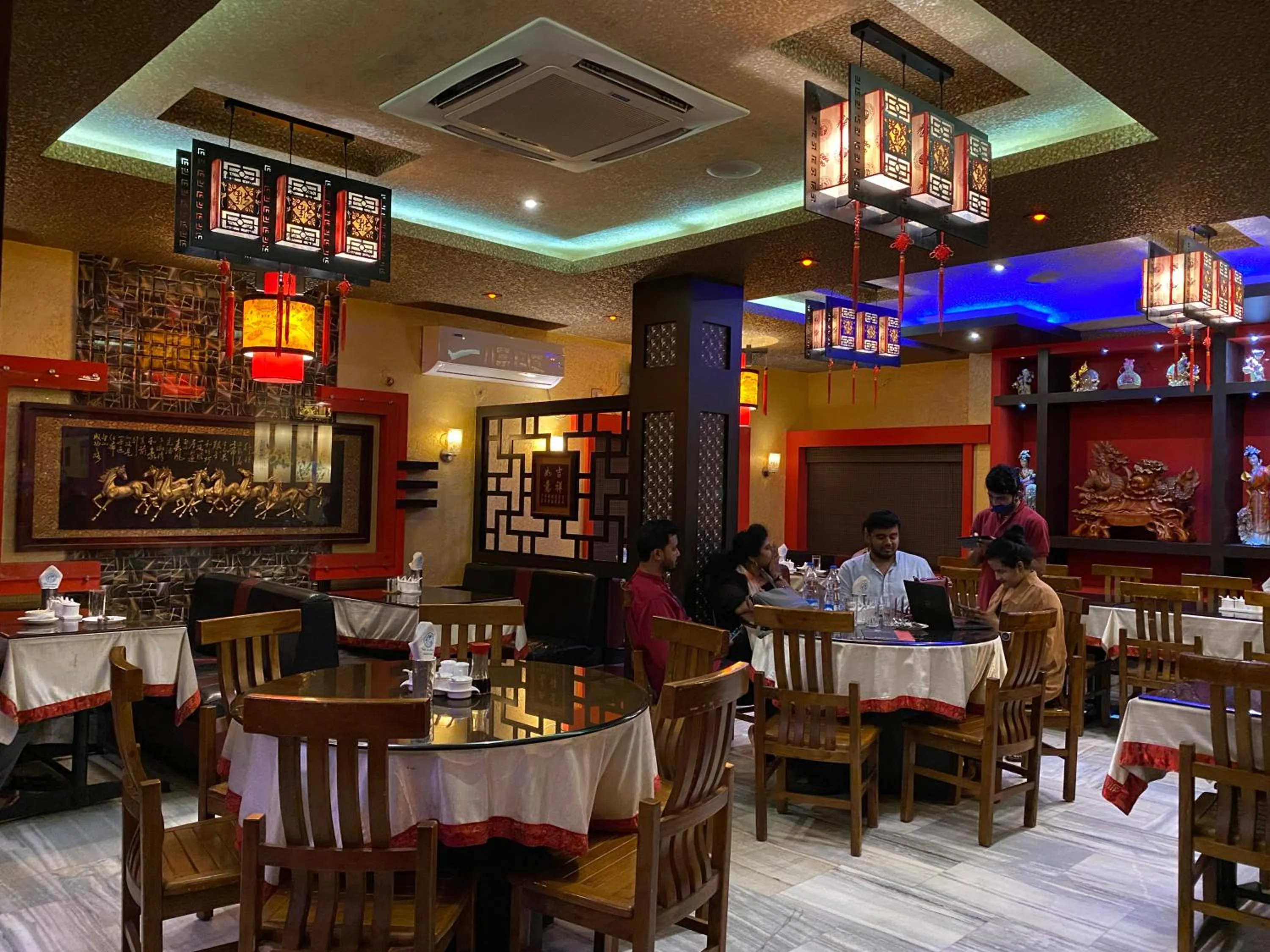 Restaurant/places to eat in Hotel Lee Garden Near to Blue Flag Beach 500 Mtrs