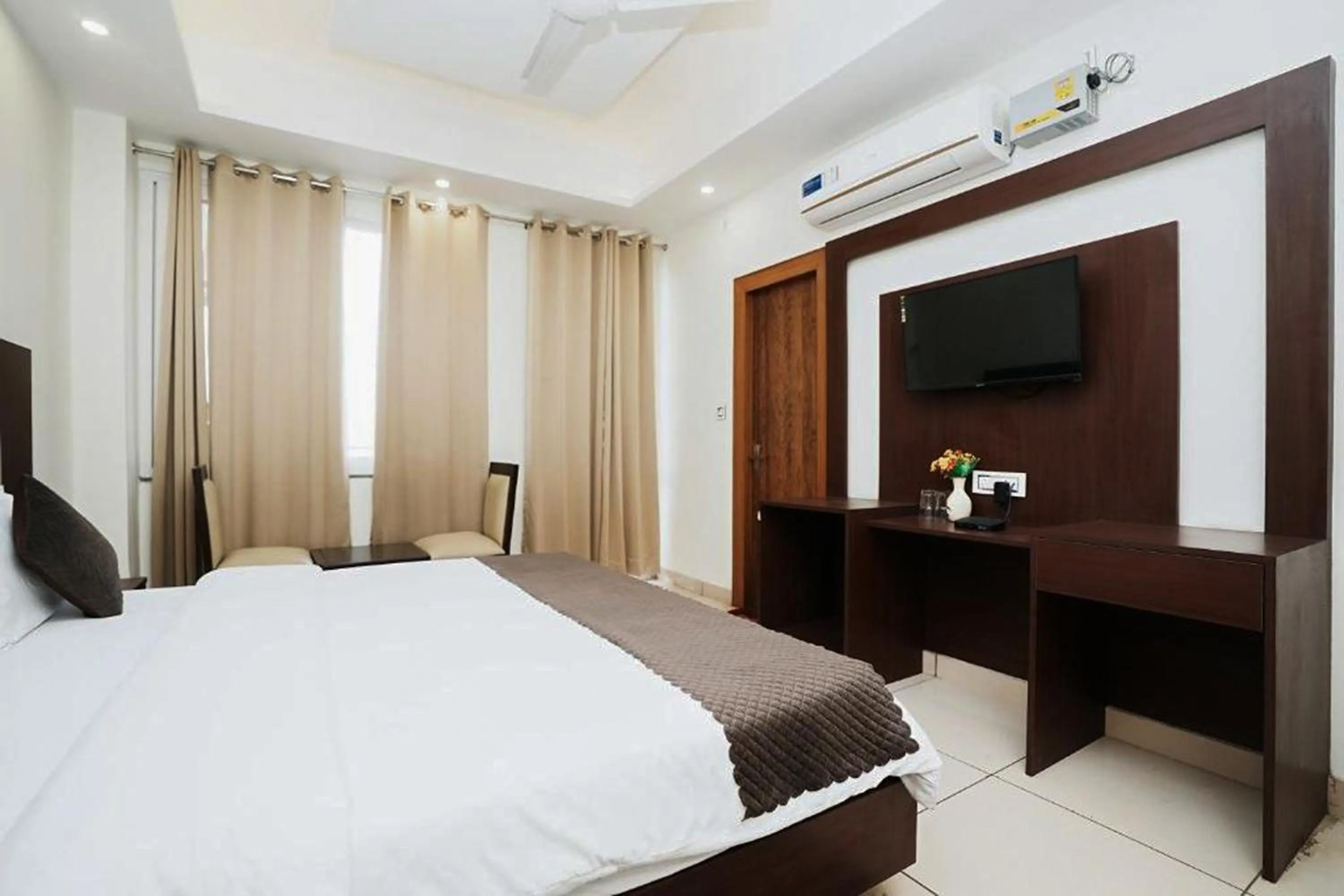 Bedroom, Bed in Hotel The 7 Seas