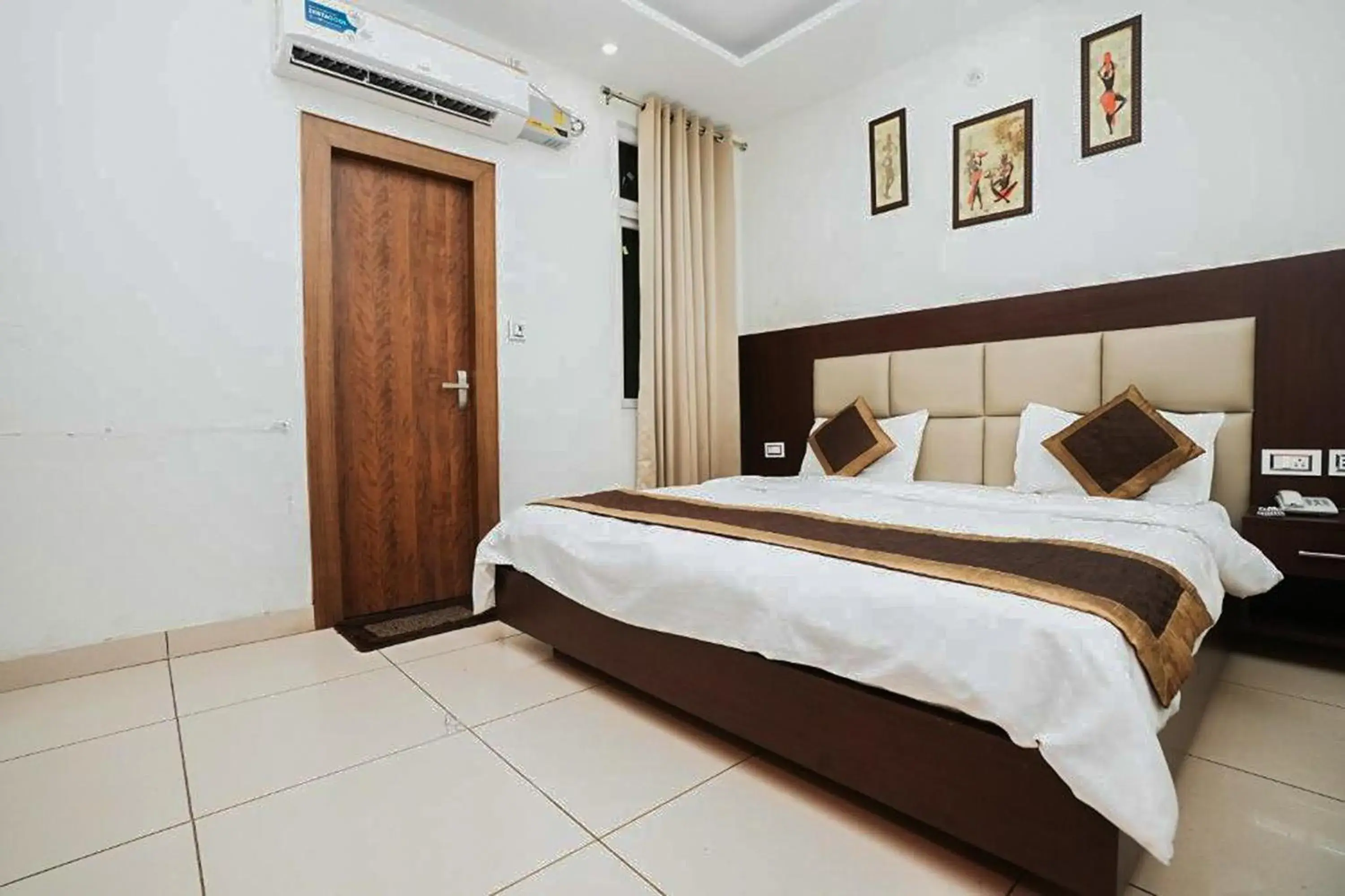 Bed in Hotel The 7 Seas Bed in Hotel The 7 Seas