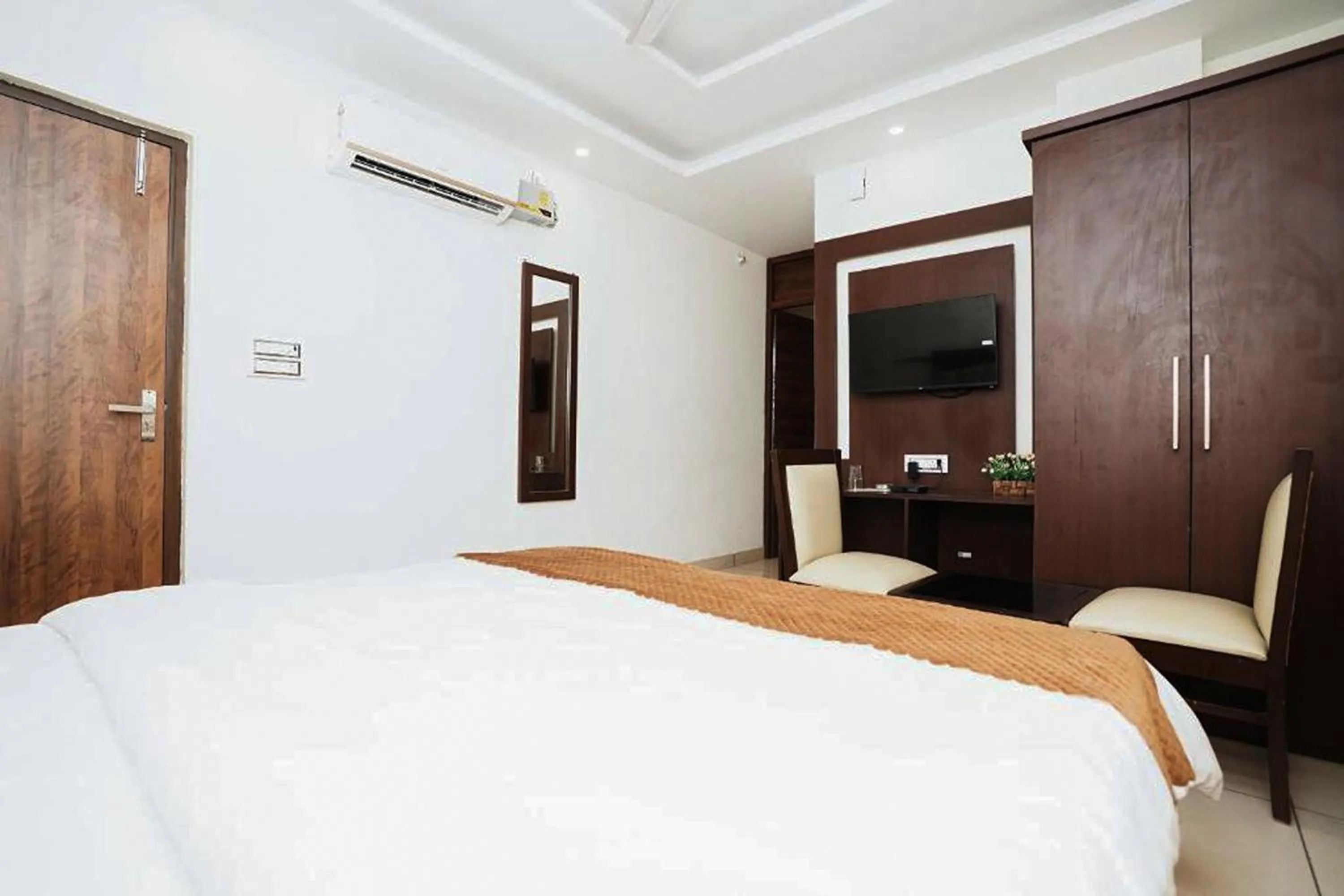 Bedroom, Bed in Hotel The 7 Seas