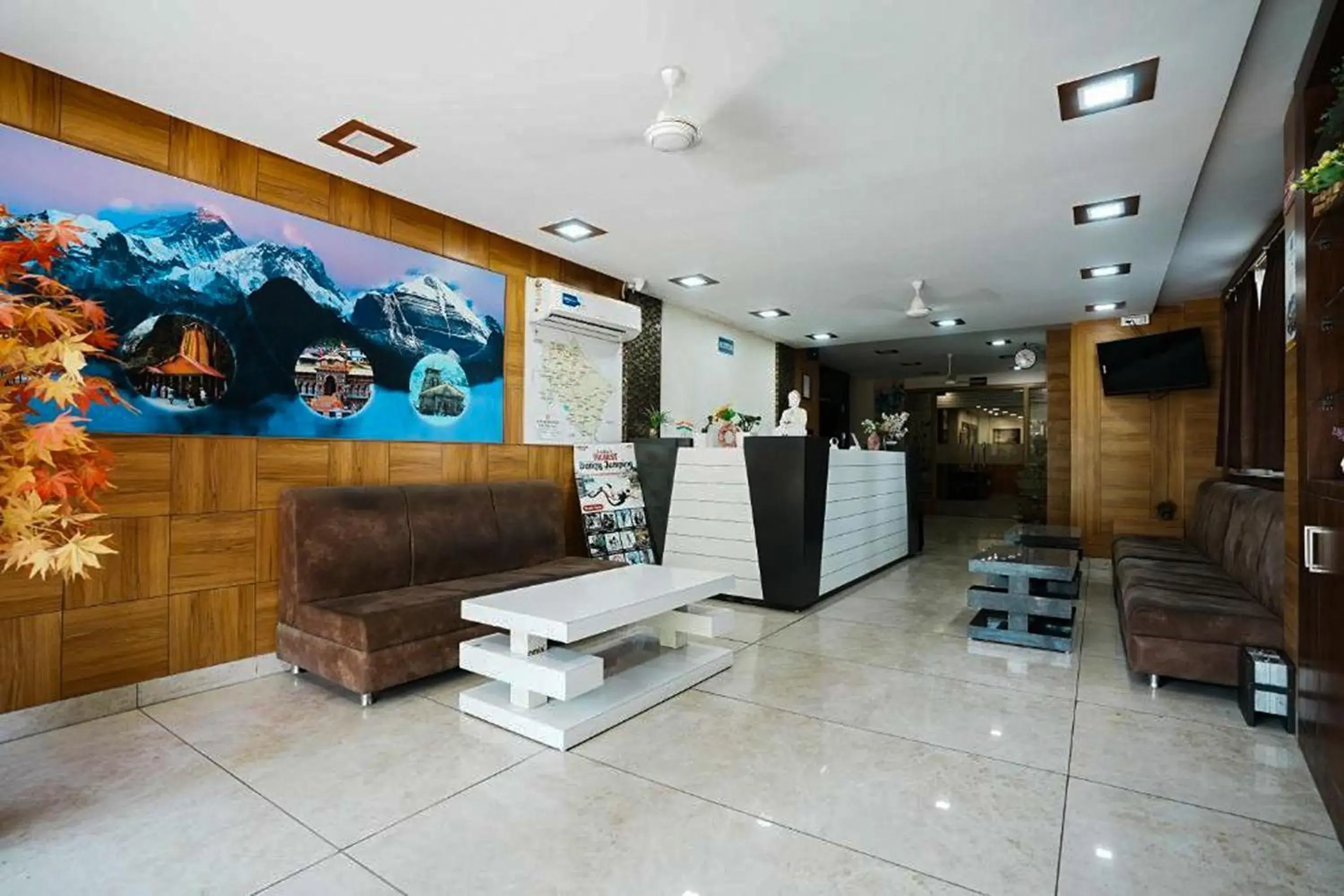 Lobby or reception in Hotel The 7 Seas Lobby or reception in Hotel The 7 Seas