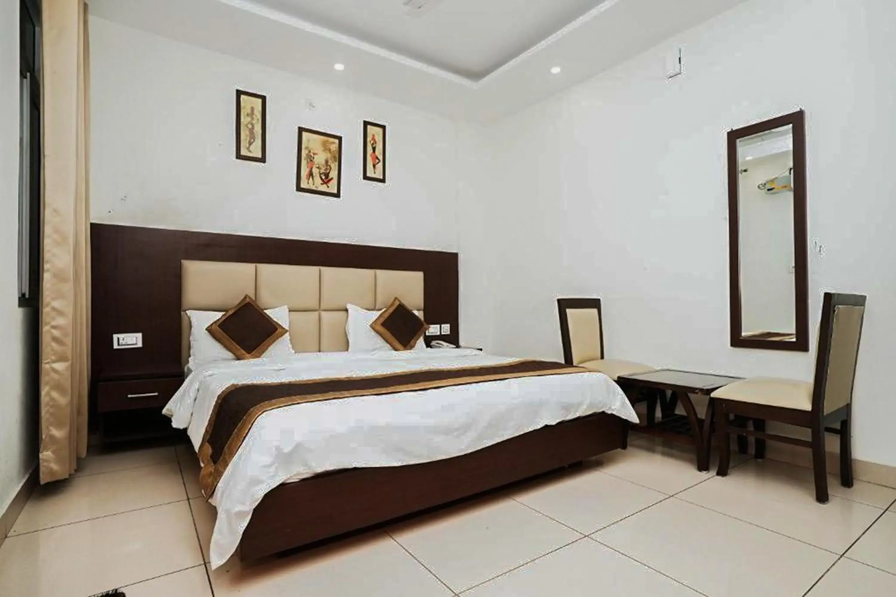 Standard Double Room in Hotel The 7 Seas Standard Double Room in Hotel The 7 Seas