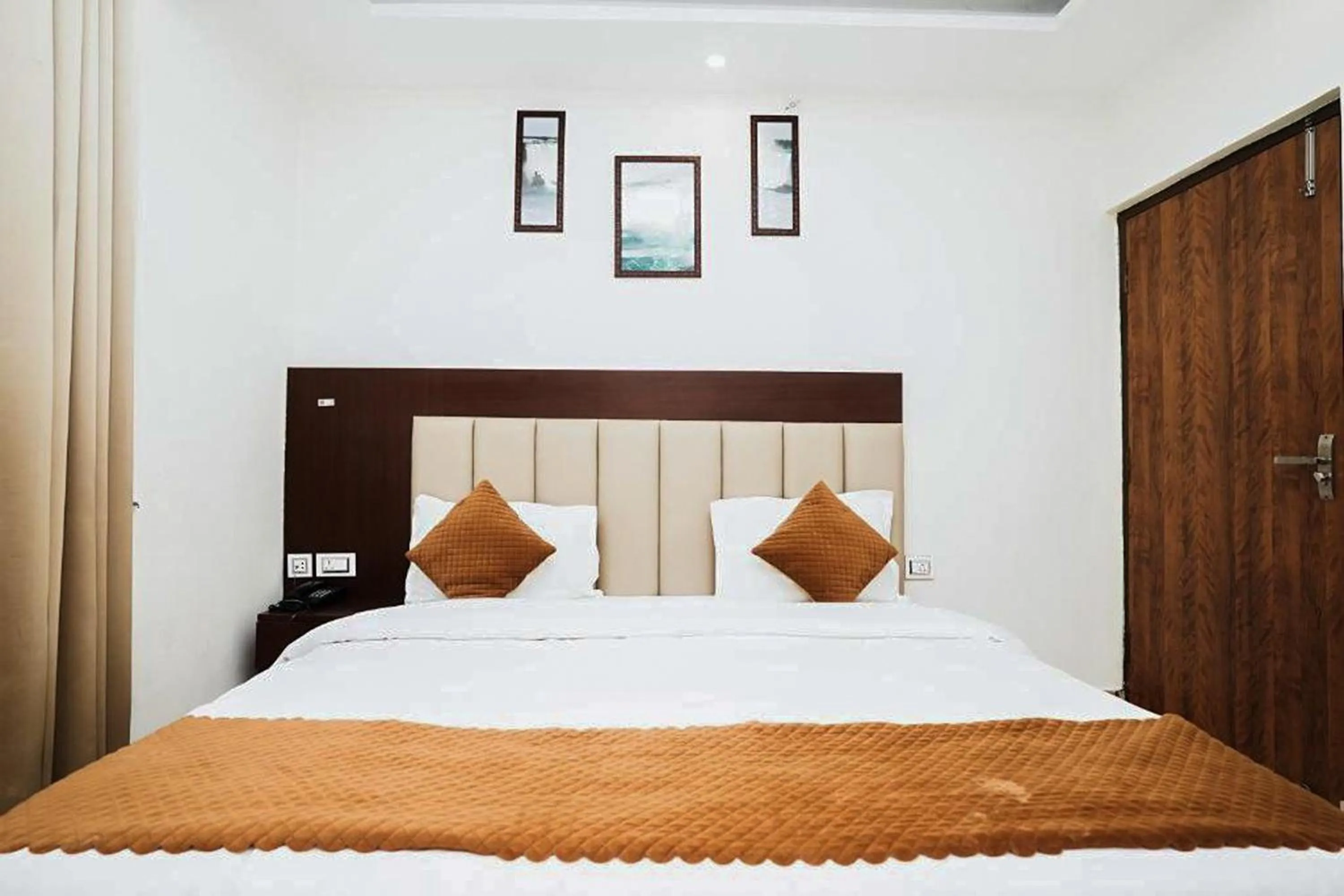 Bedroom, Bed in Hotel The 7 Seas