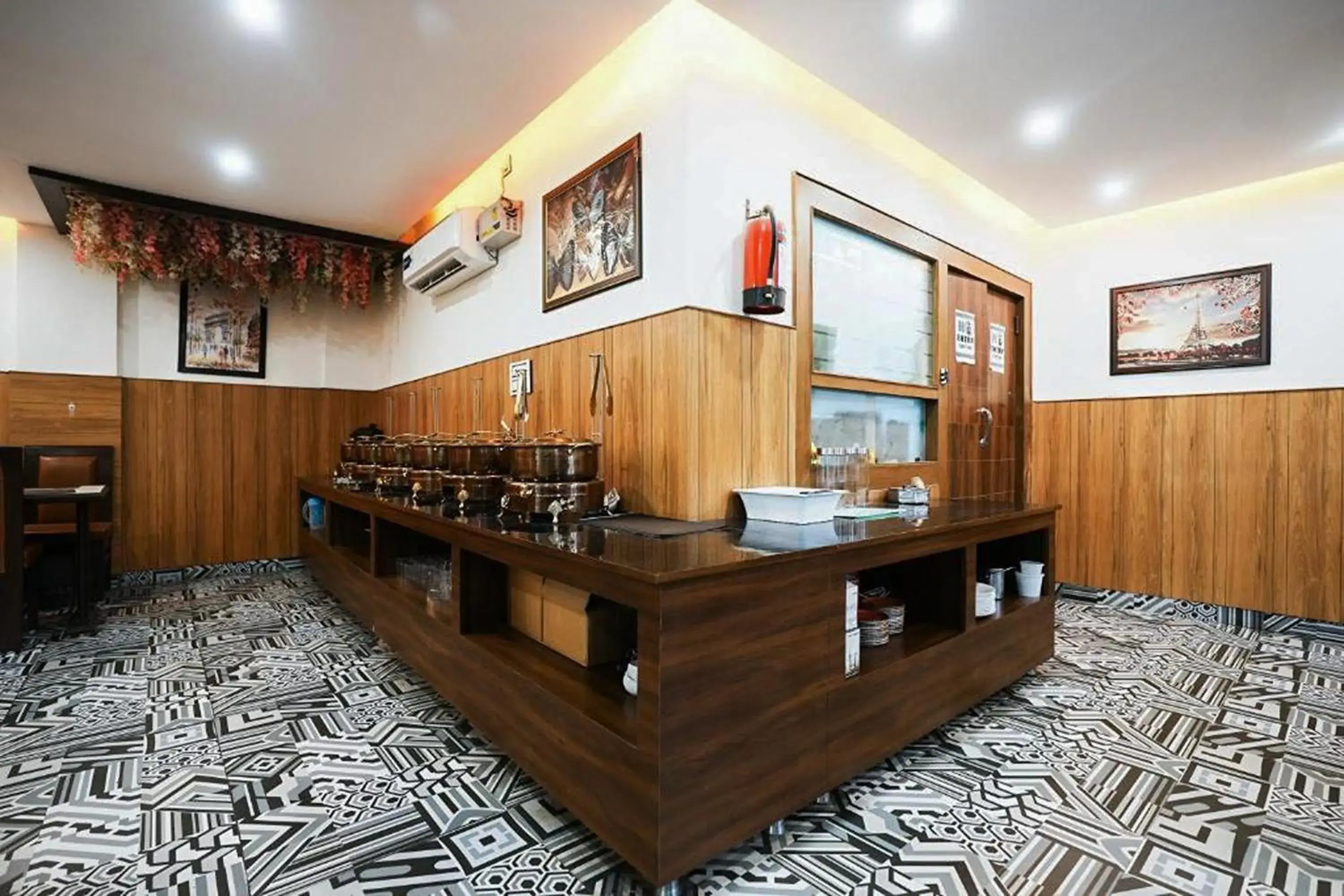 Restaurant/places to eat in Hotel The 7 Seas Restaurant/places to eat in Hotel The 7 Seas