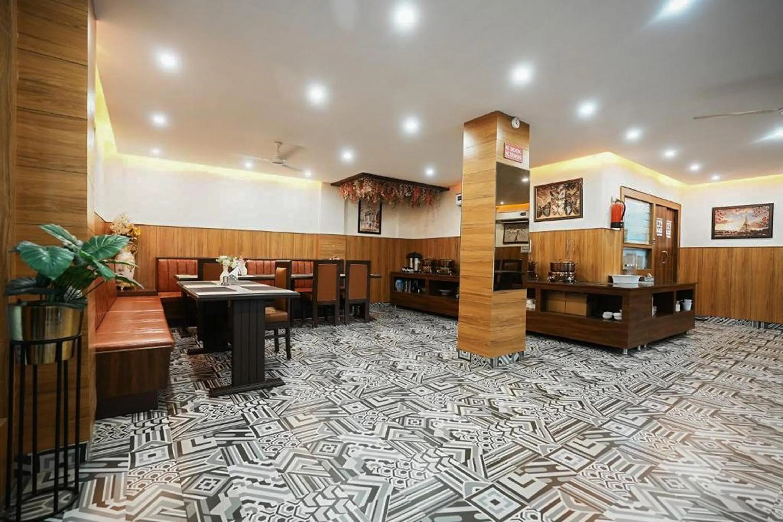 Restaurant/places to eat in Hotel The 7 Seas