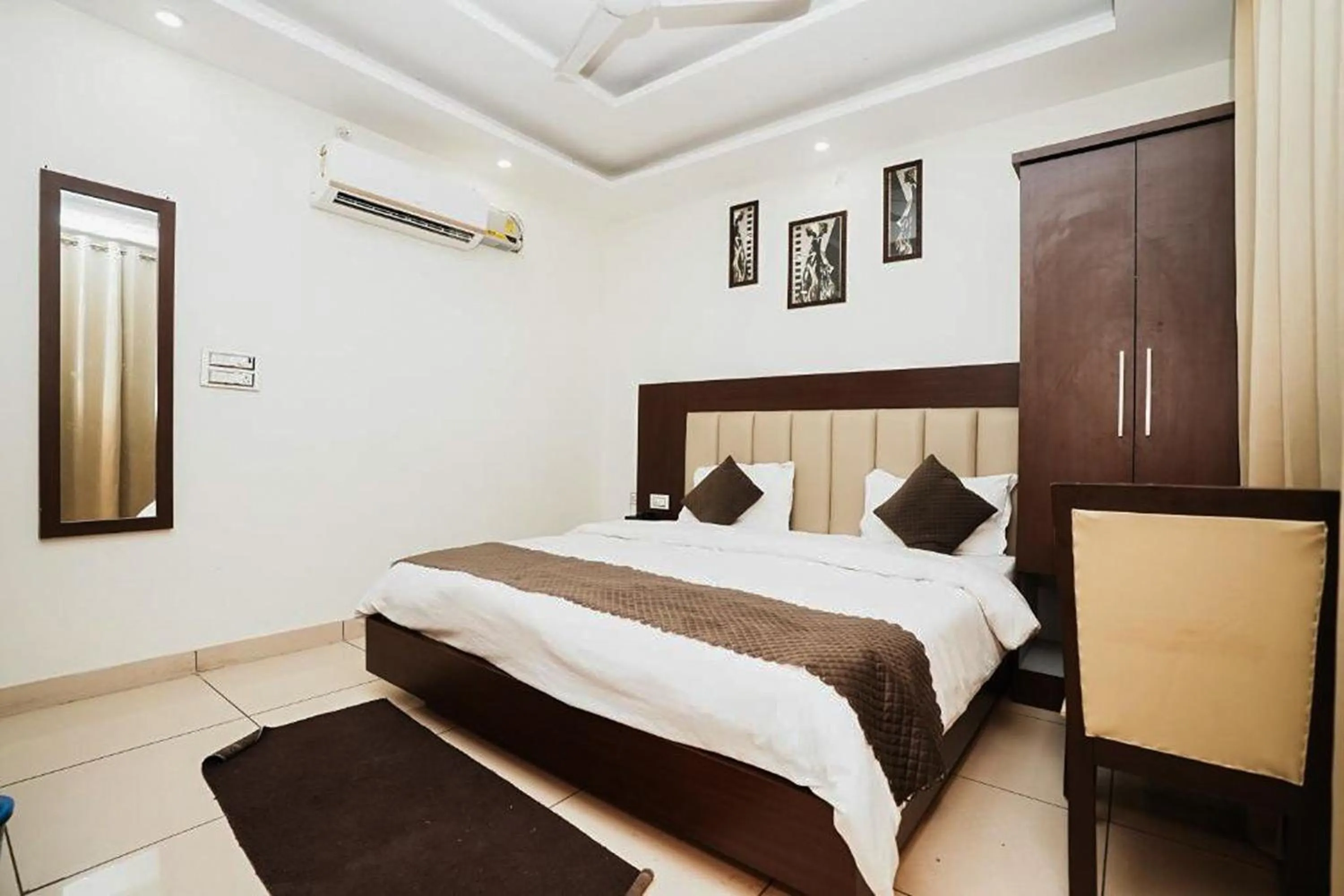 Bedroom, Bed in Hotel The 7 Seas