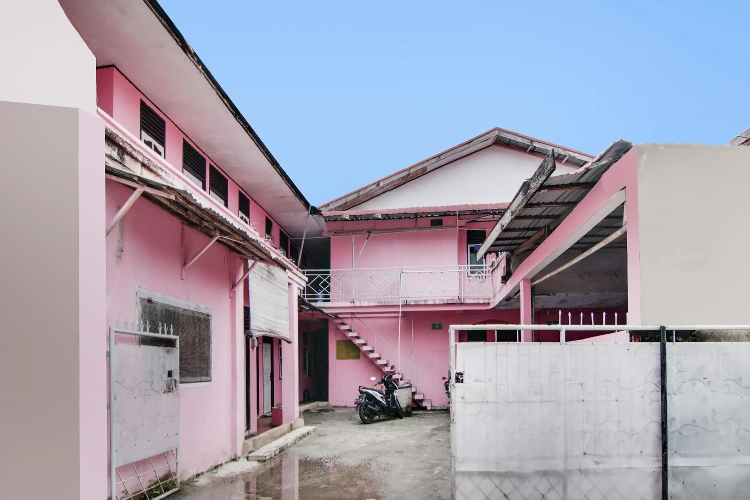 Facade/entrance in Hotel O Raja Homestay Syariah Facade/entrance in Hotel O Raja Homestay Syariah