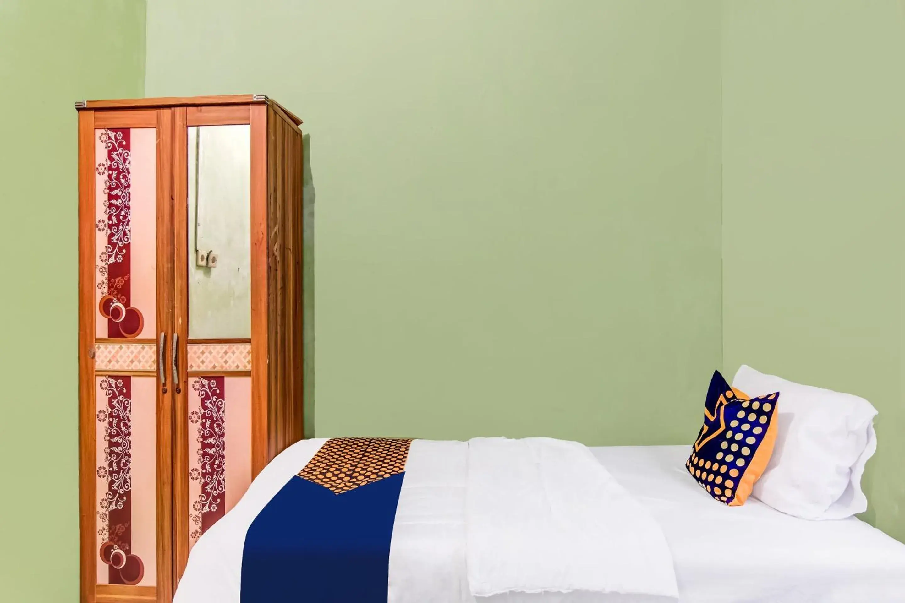 Bedroom, Bed in Hotel O Nayla Homestay Syariah Near Koro Koro Panam, Karaoke, Pool, & Cafe Bedroom, Bed in Hotel O Nayla Homestay Syariah Near Koro Koro Panam, Karaoke, Pool, & Cafe