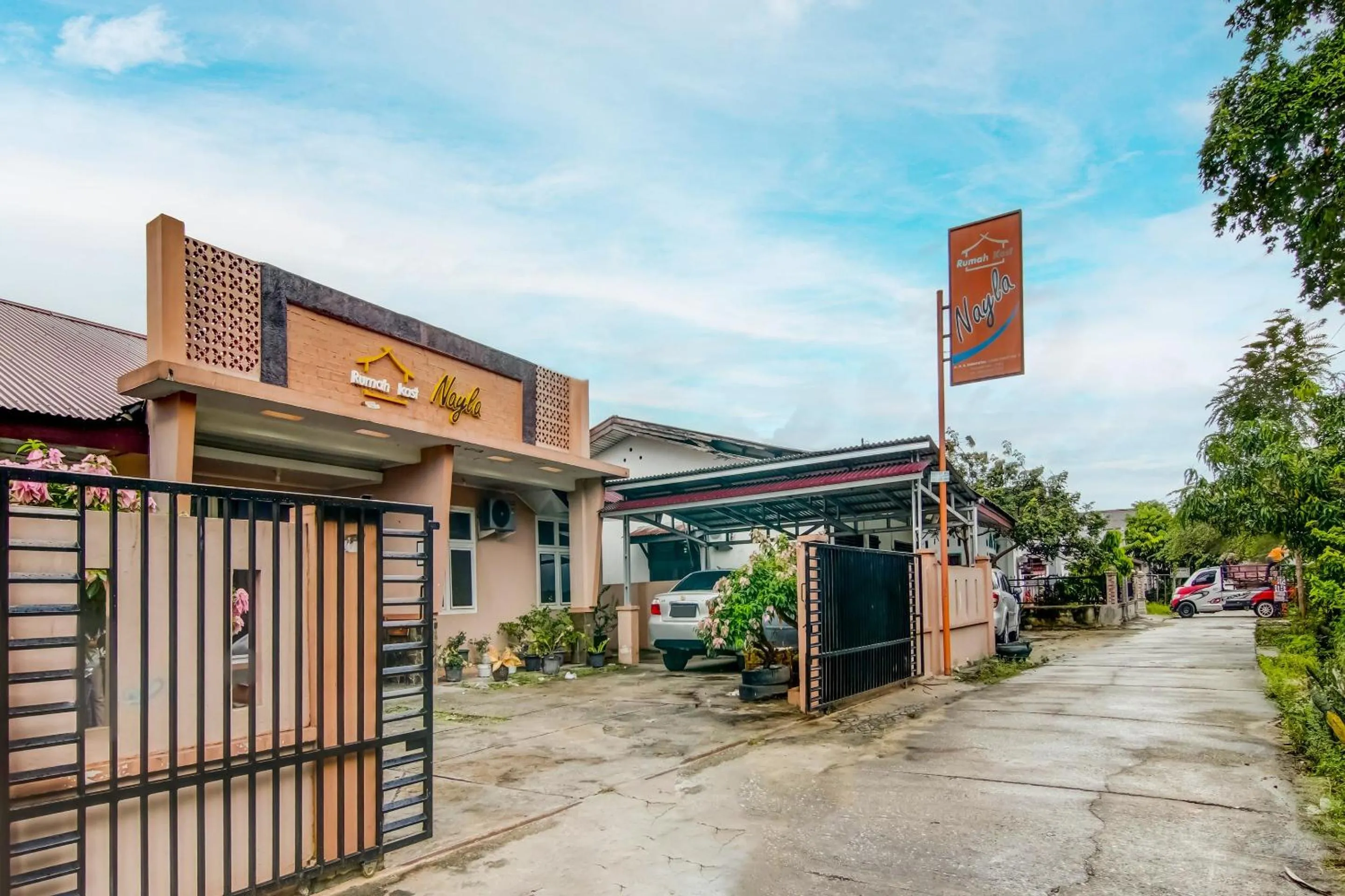 Facade/entrance in Hotel O Nayla Homestay Syariah Near Koro Koro Panam, Karaoke, Pool, & Cafe