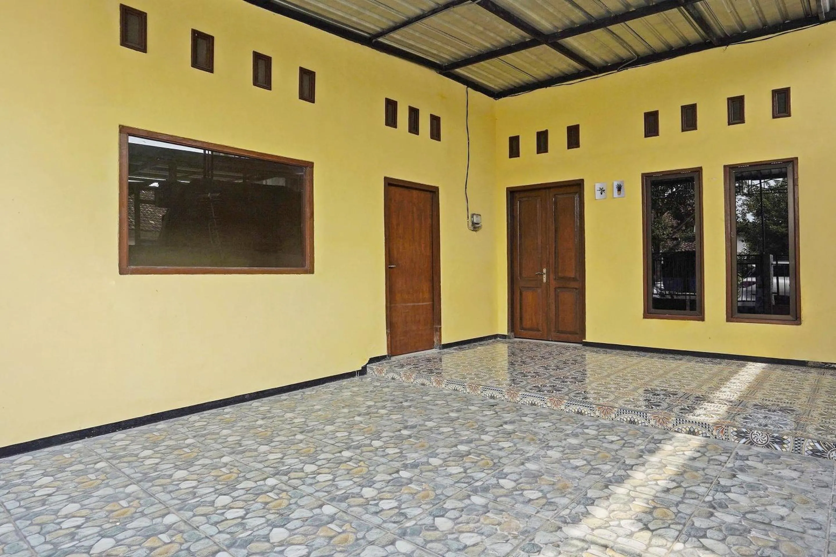 Lobby or reception in OYO Life 91869 Insan Mulia Kost Syariah