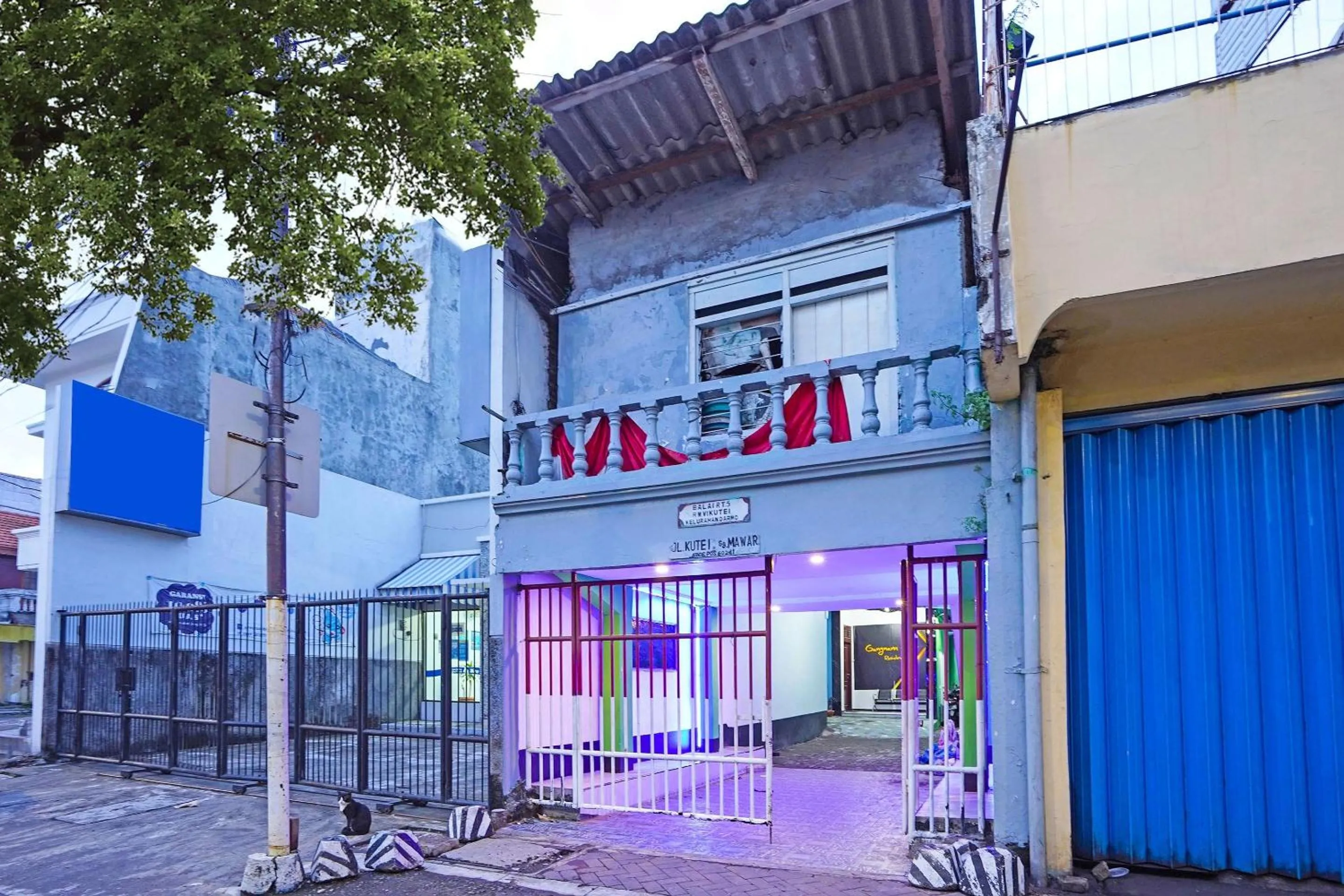 Facade/entrance in OYO Life 91867 Gangnam Style Kutai