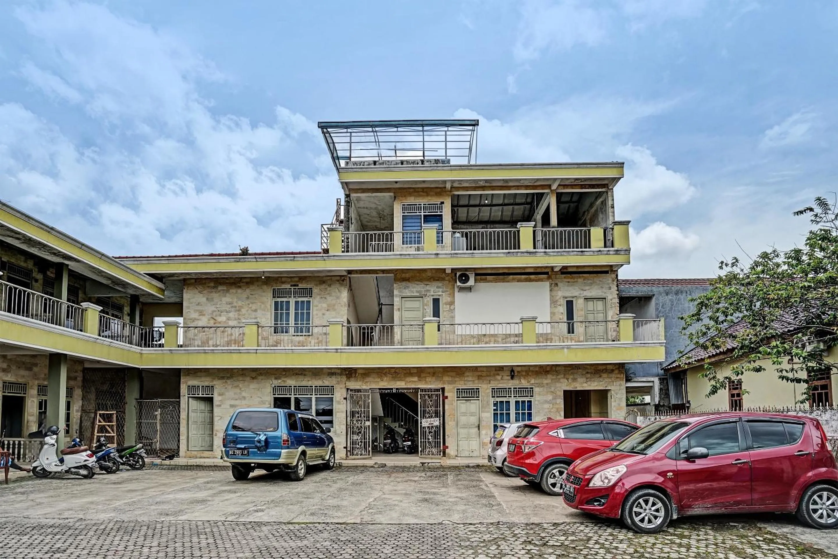 Facade/entrance in OYO Life 91873 Nugraha Kost