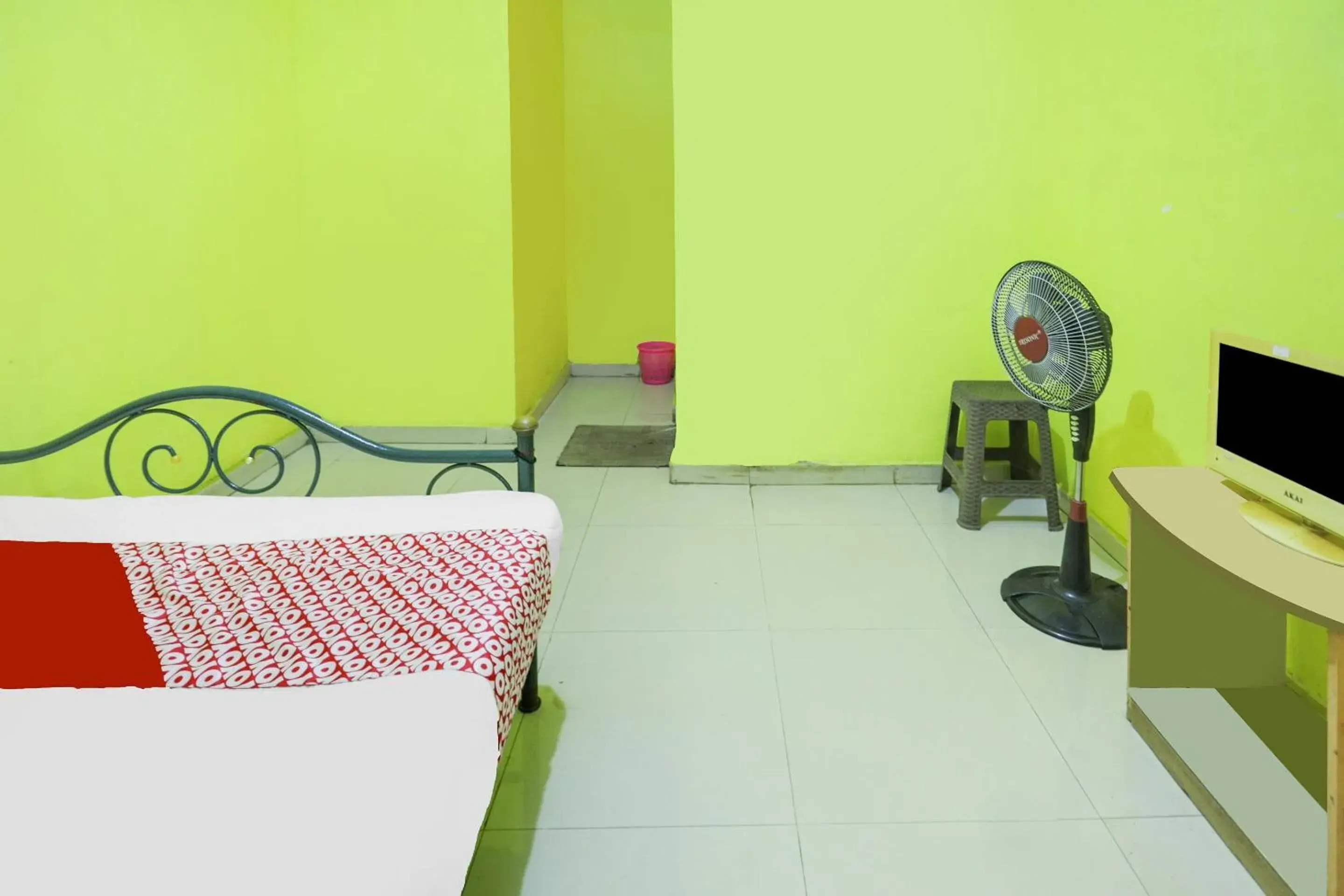 Bedroom, Bed in Hotel O Emes Jaya HomestayNearSamsung Electronic Indonesia PT Bedroom, Bed in Hotel O Emes Jaya HomestayNearSamsung Electronic Indonesia PT