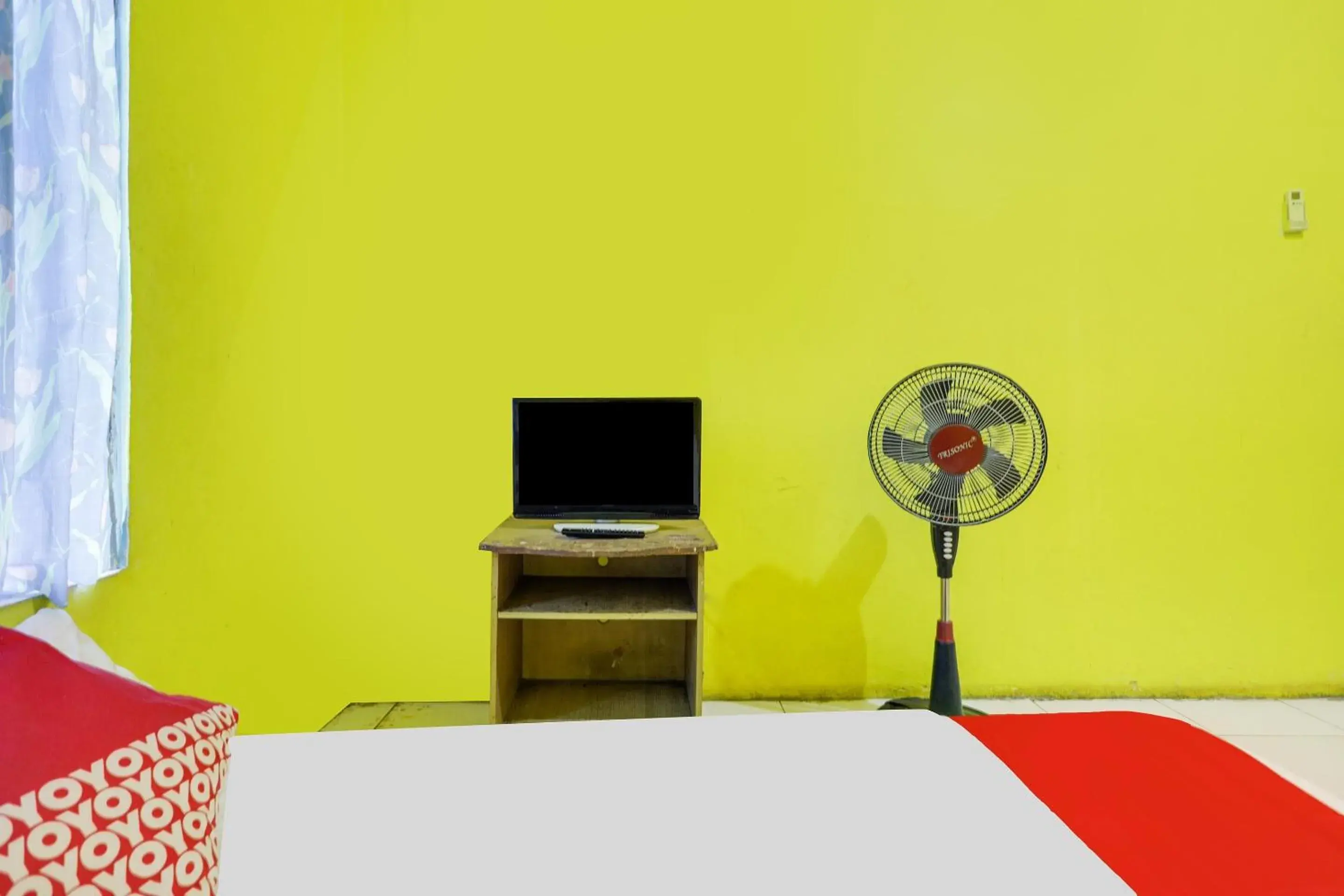 Bedroom, Bed in Hotel O Emes Jaya HomestayNearSamsung Electronic Indonesia PT Bedroom, Bed in Hotel O Emes Jaya HomestayNearSamsung Electronic Indonesia PT