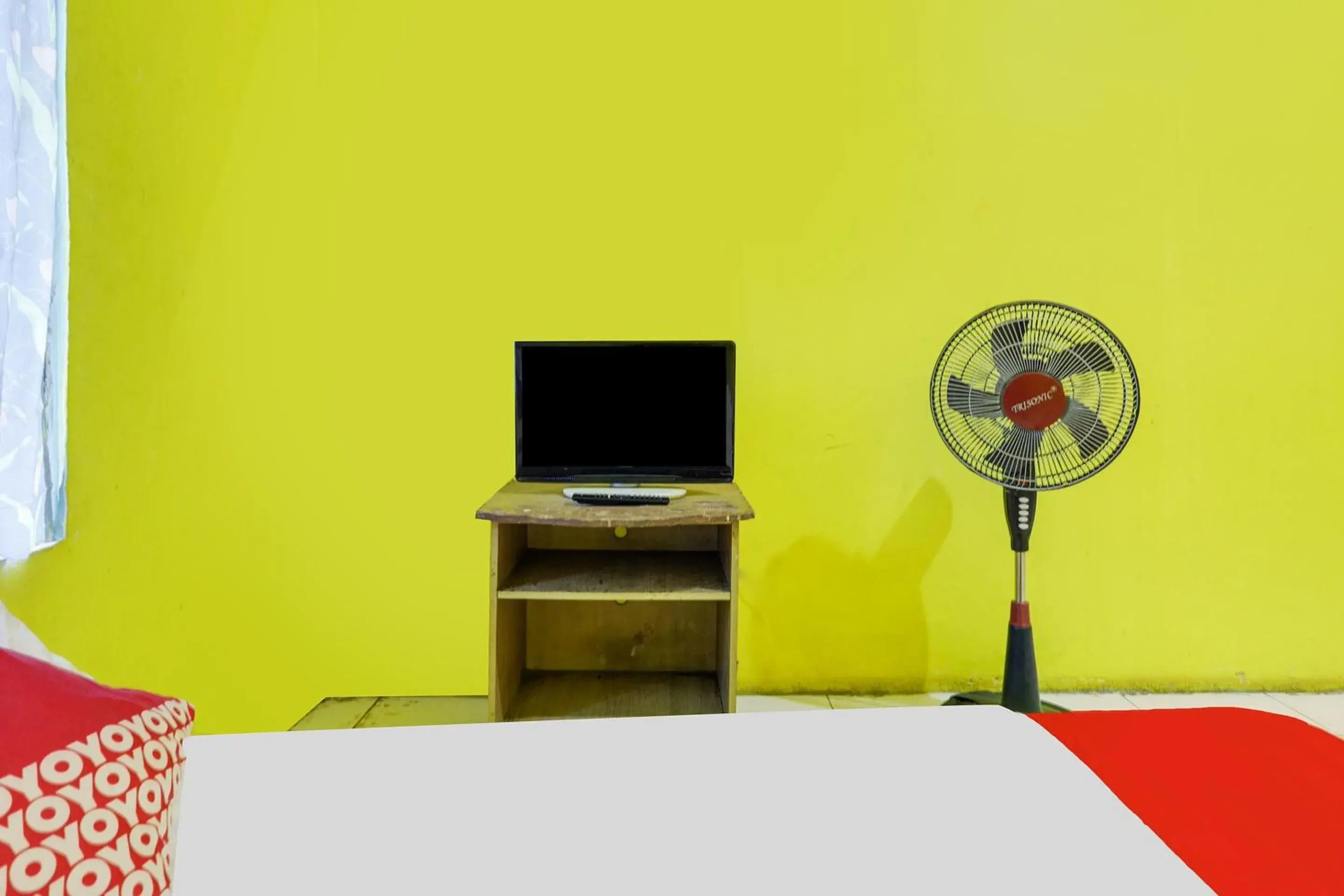 Bedroom, Bed in Hotel O Emes Jaya HomestayNearSamsung Electronic Indonesia PT Bedroom, Bed in Hotel O Emes Jaya HomestayNearSamsung Electronic Indonesia PT