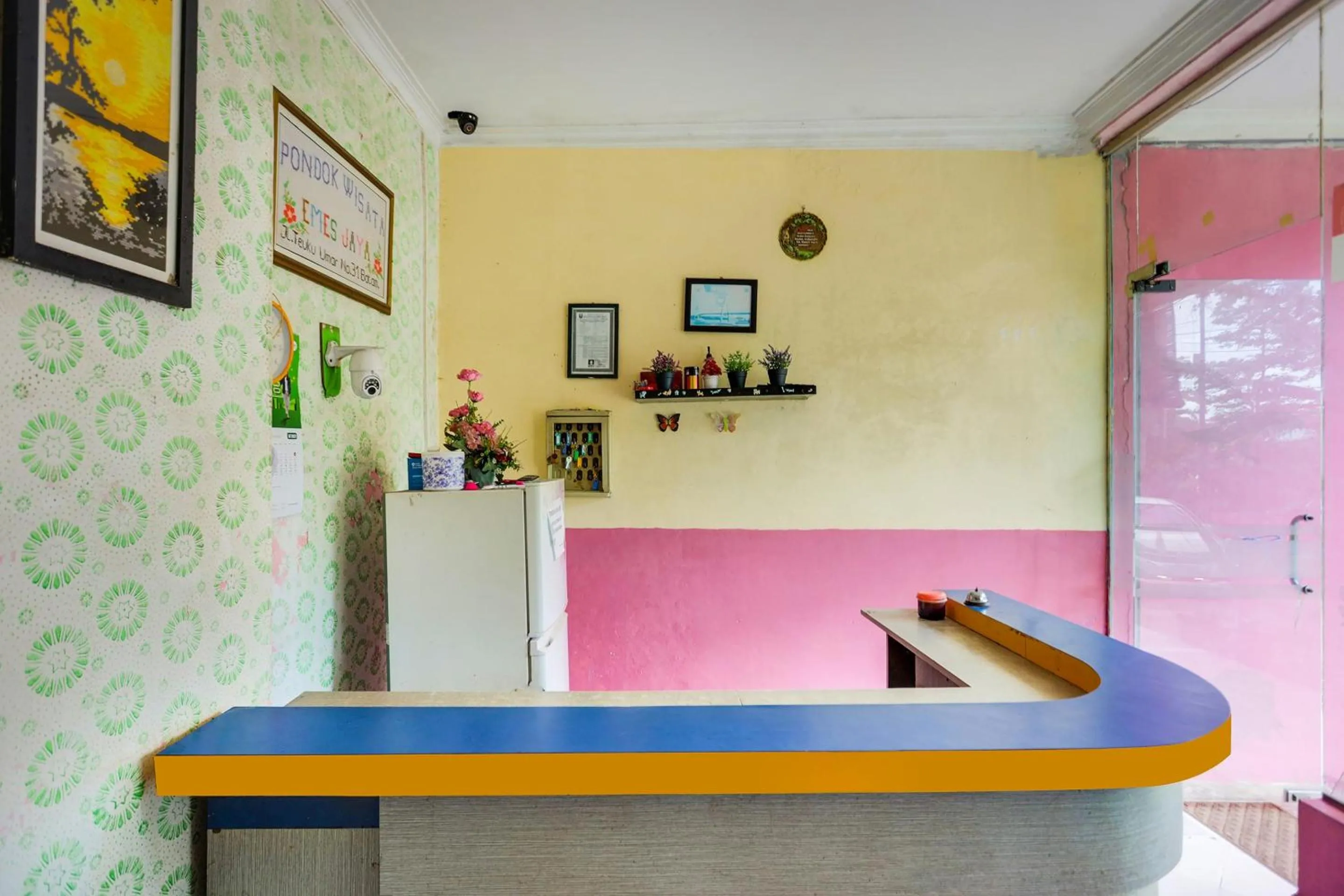 Lobby or reception in Hotel O Emes Jaya HomestayNearSamsung Electronic Indonesia PT