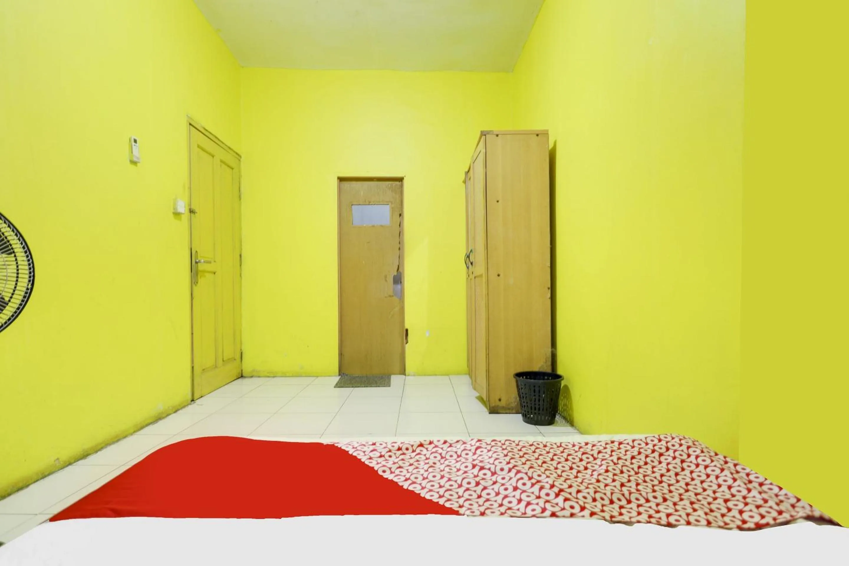 Bedroom, Bed in Hotel O Emes Jaya HomestayNearSamsung Electronic Indonesia PT