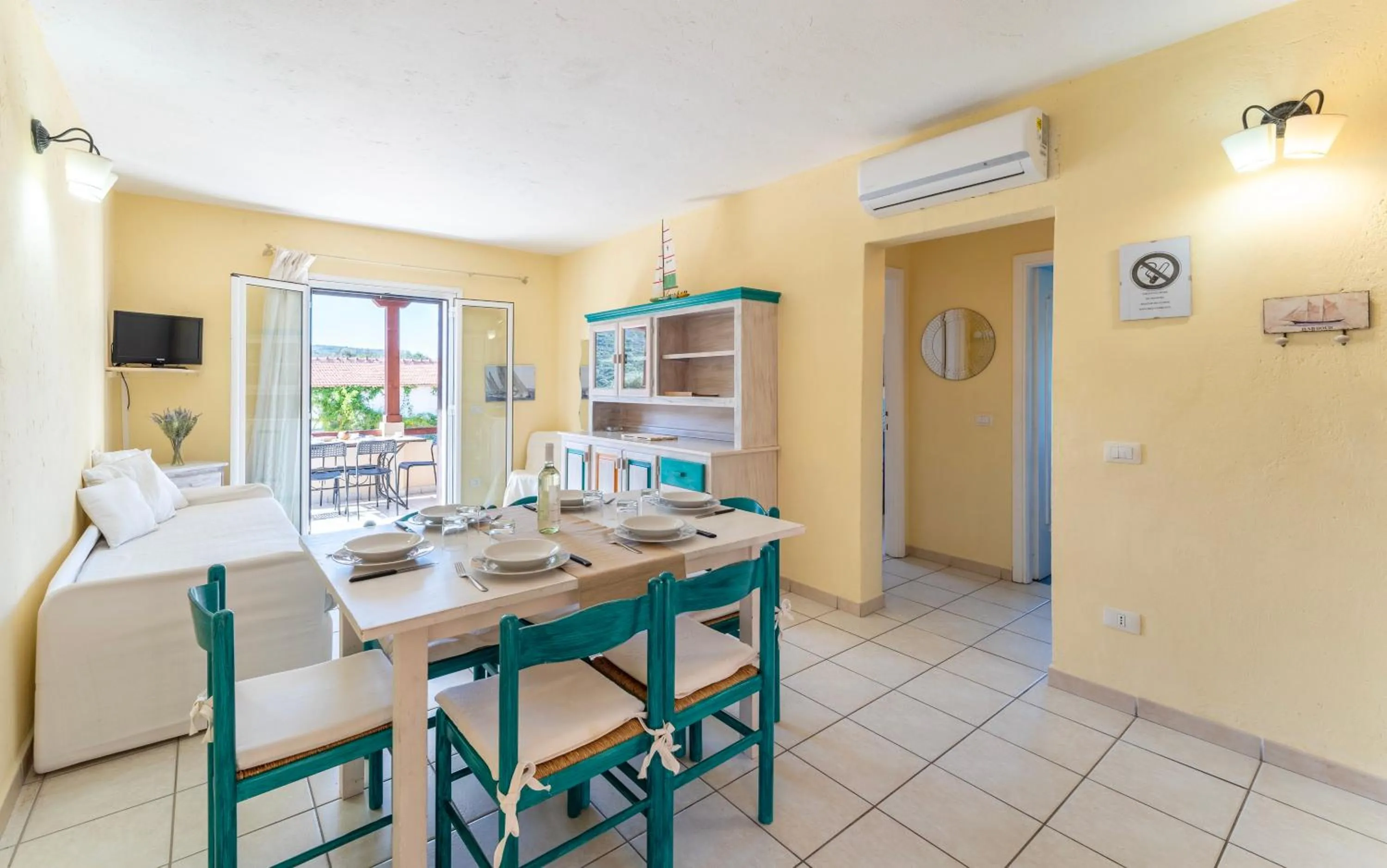 Living room in Residence a Golfo di Marinella a 450 mt dal mare