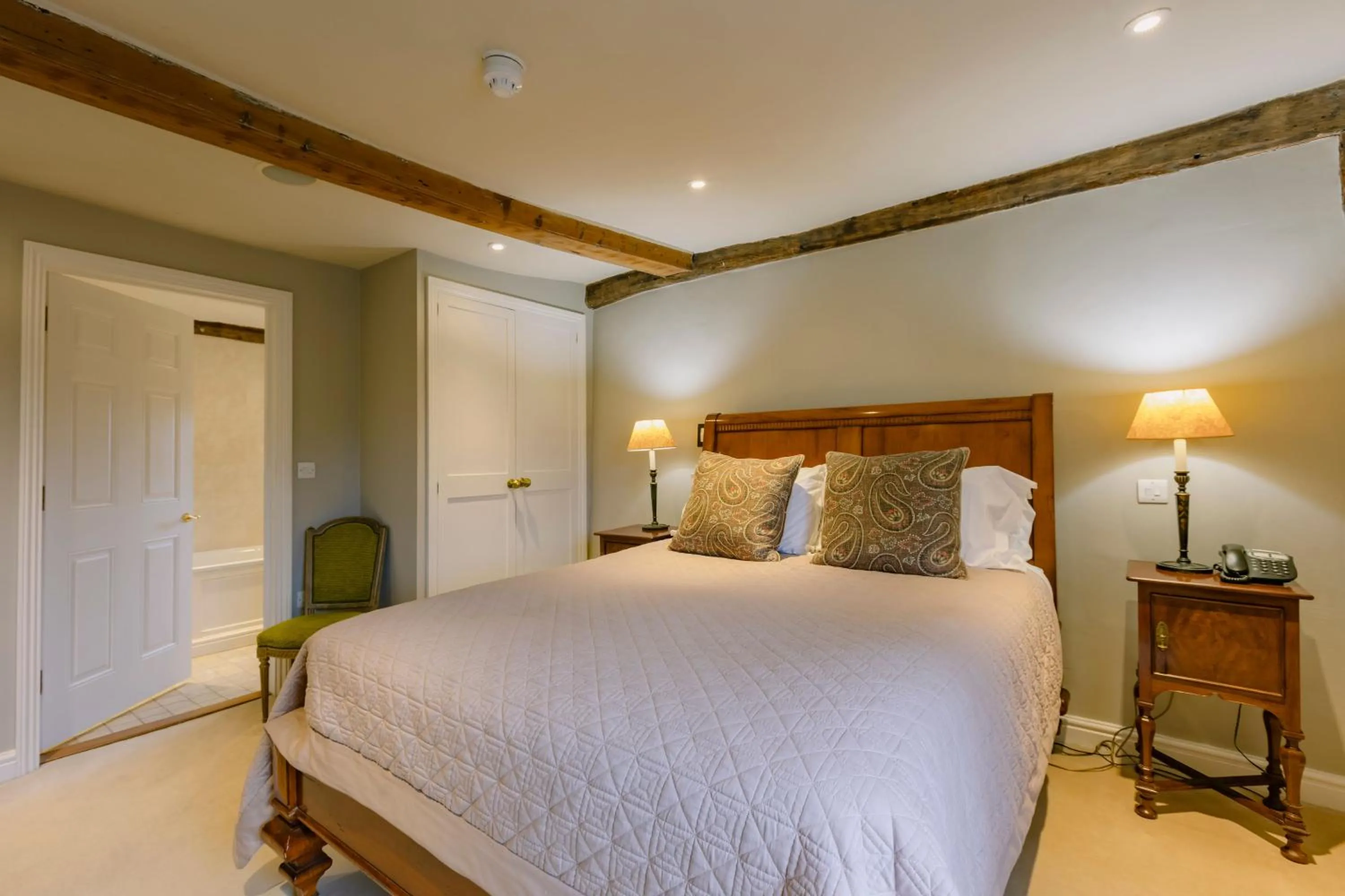 Bedroom, Bed in The Crown, Bildeston