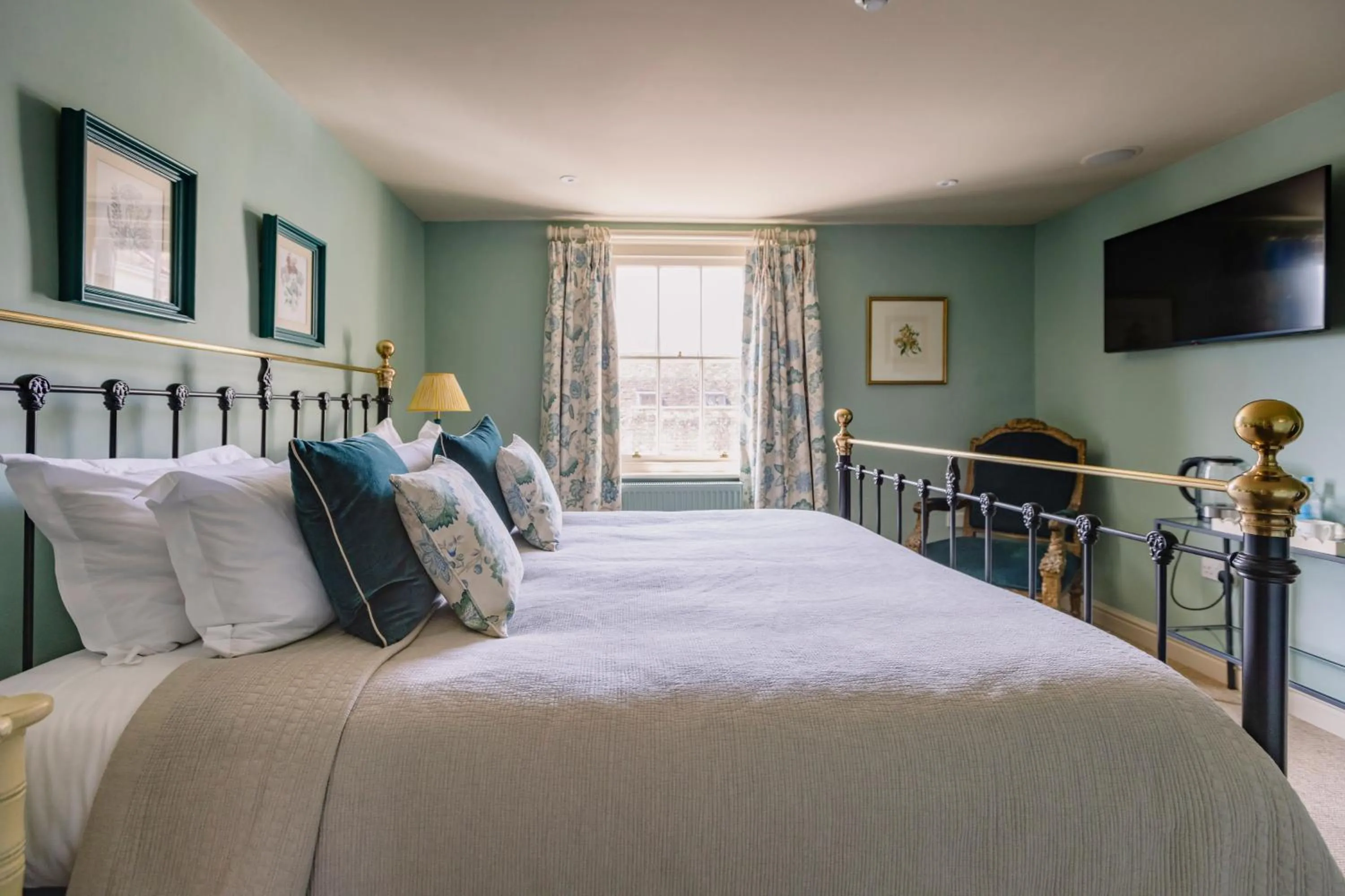 Bed in The Crown, Bildeston