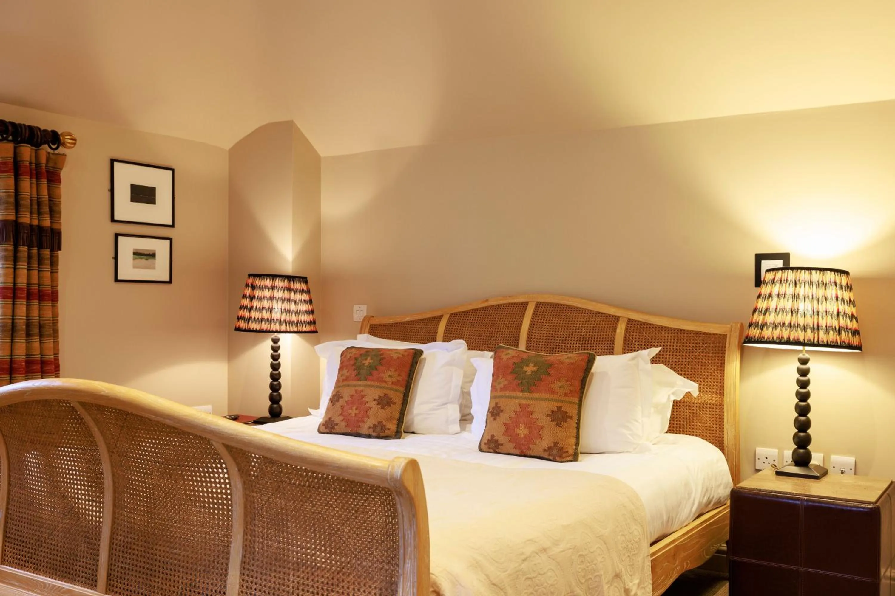 Bed in The Crown, Bildeston