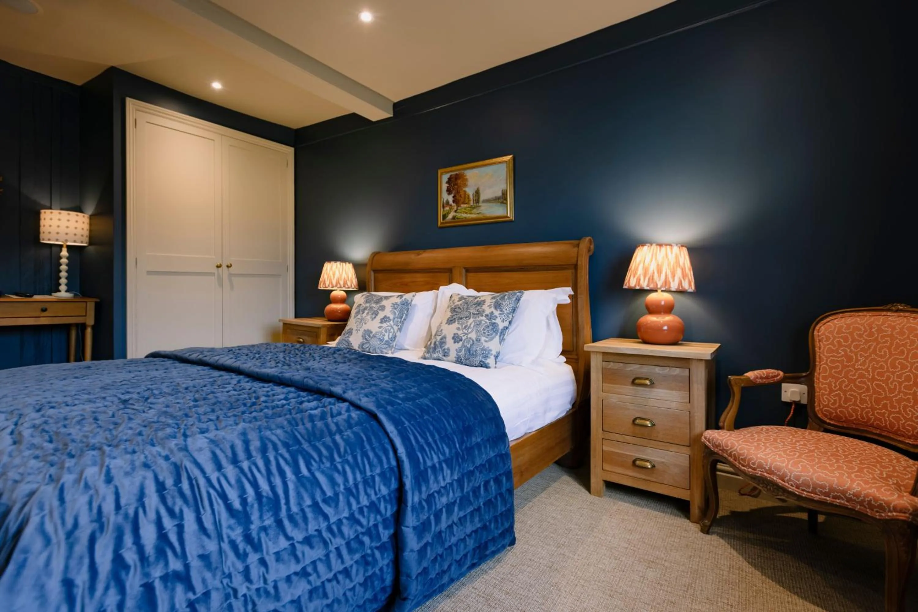 Bedroom, Bed in The Crown, Bildeston