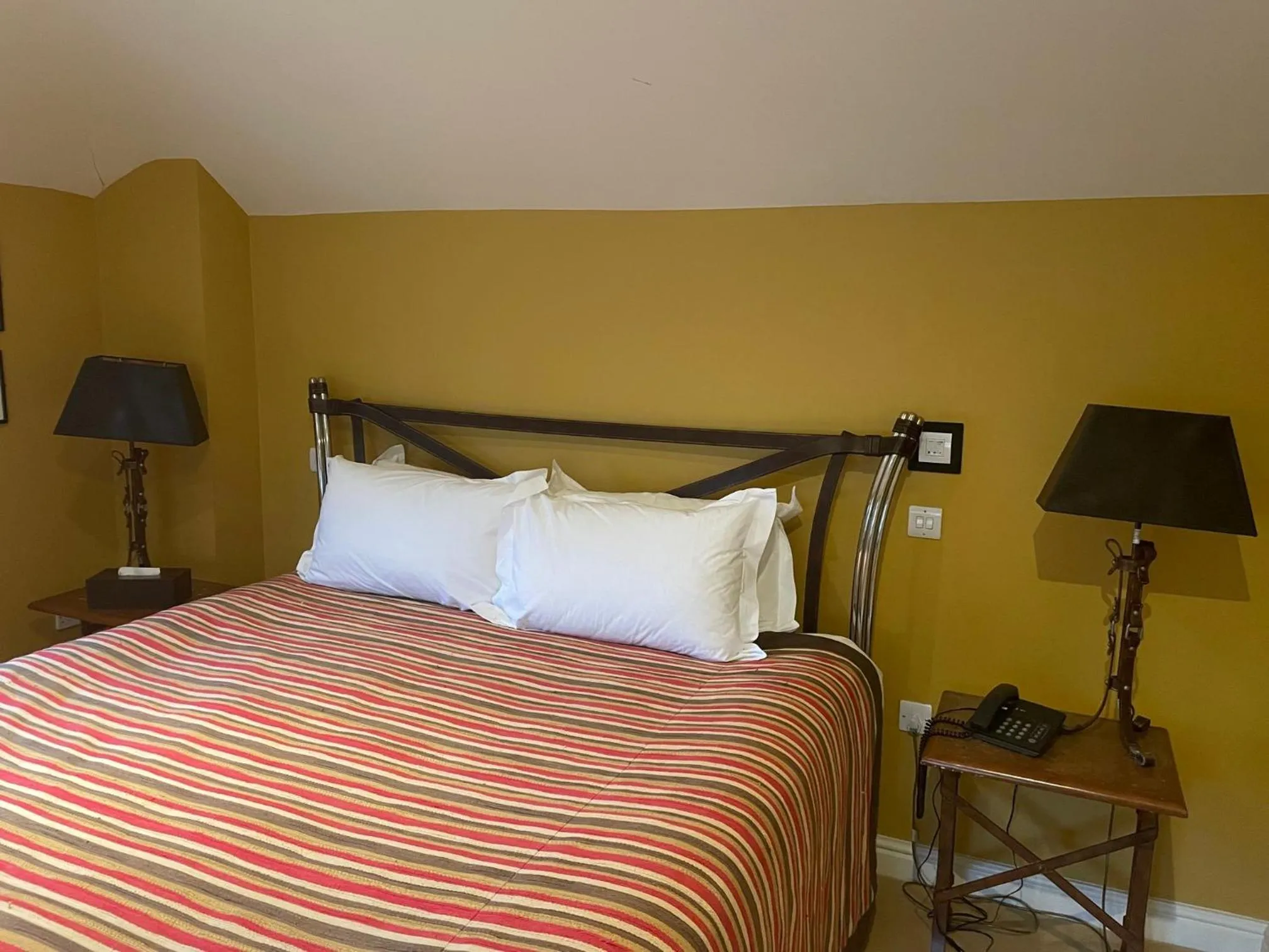 Bed in The Crown, Bildeston