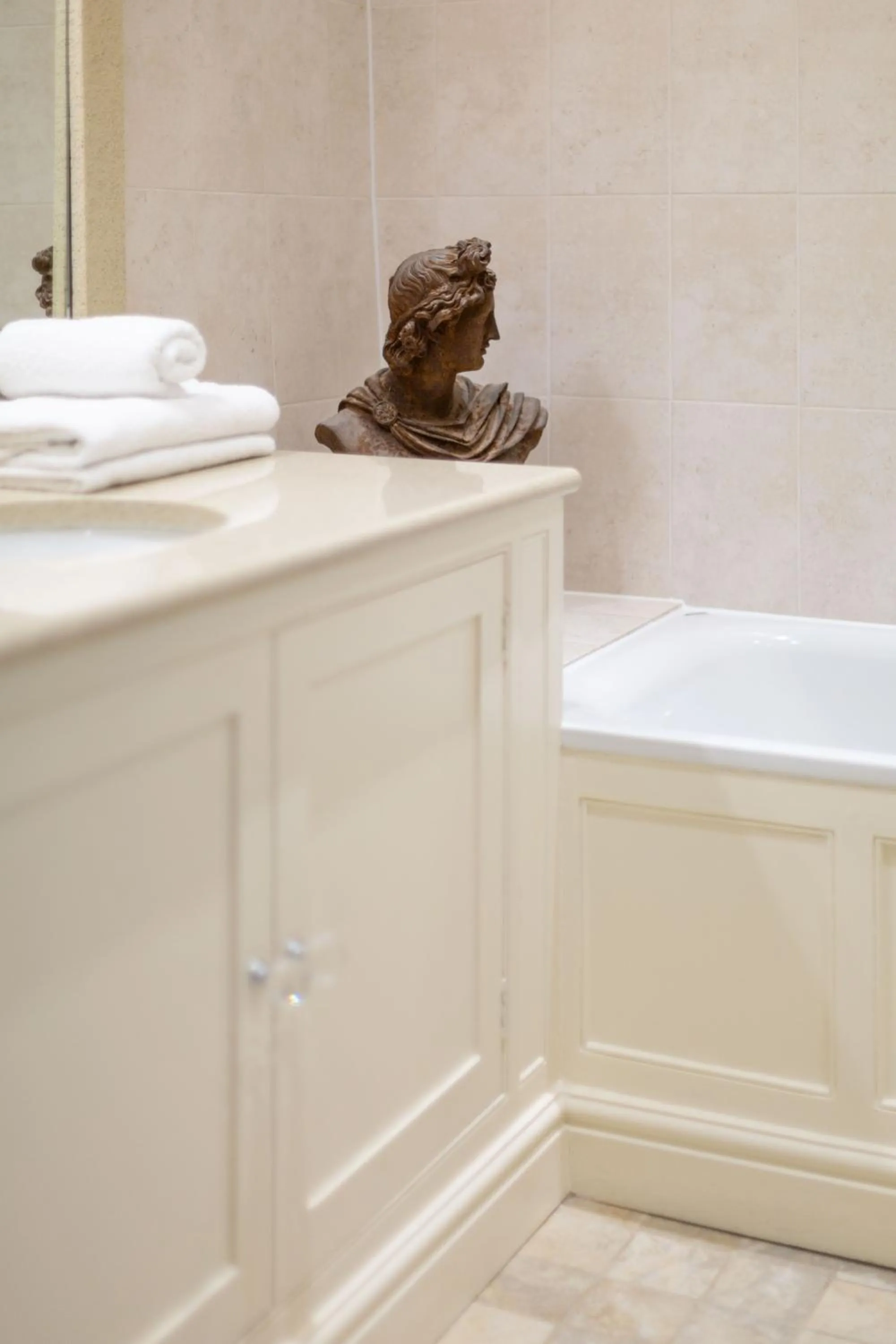 Bathroom in The Crown, Bildeston