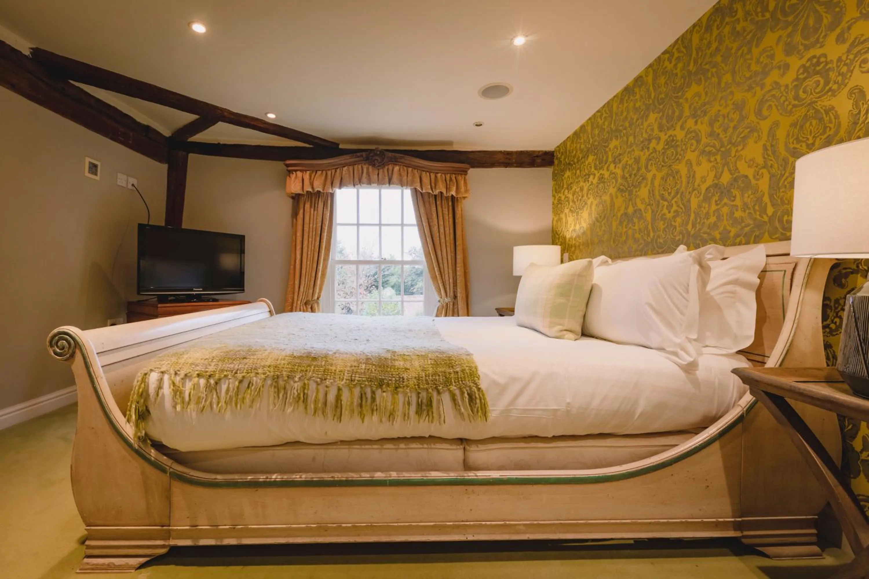 Bedroom, Bed in The Crown, Bildeston