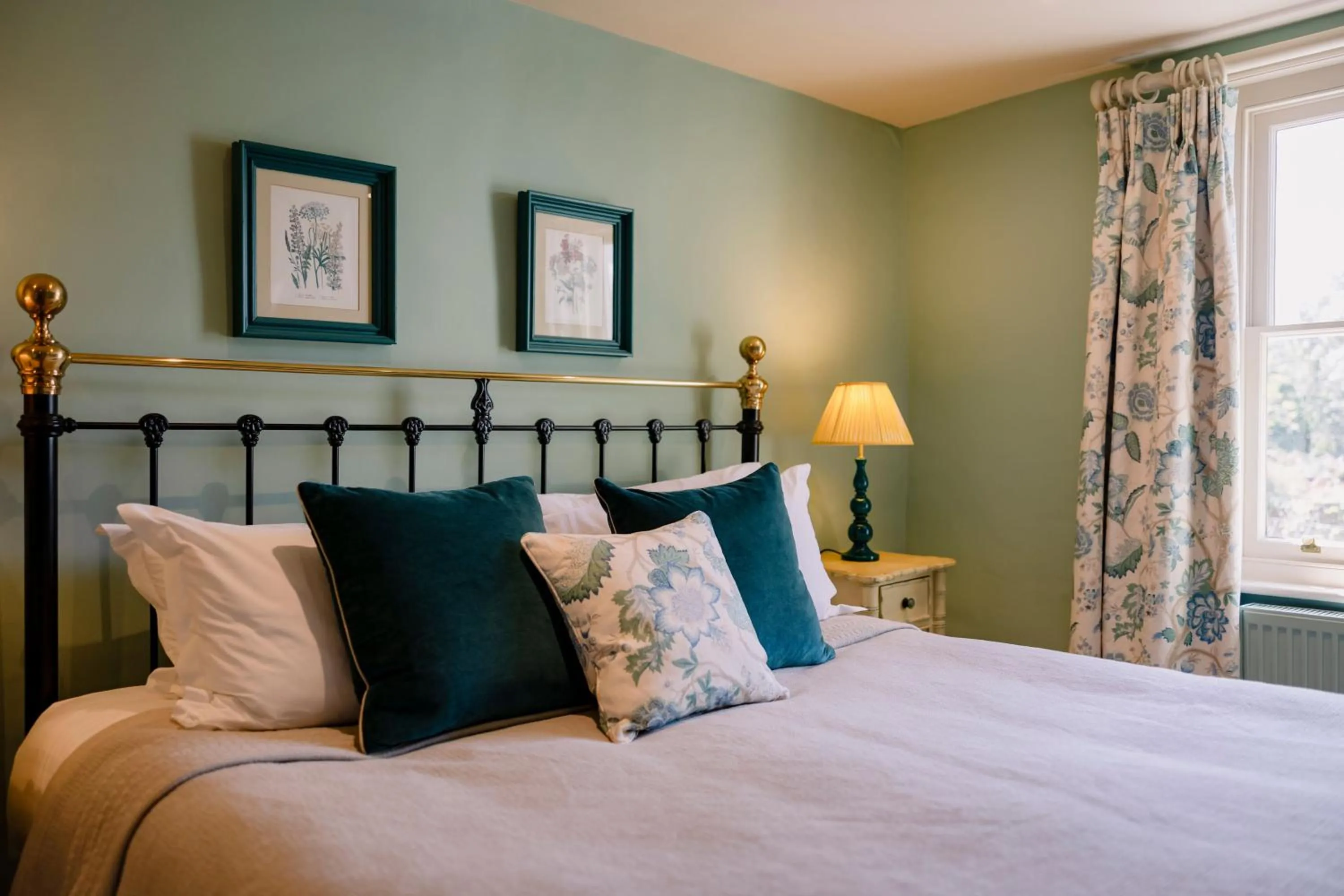 Bedroom, Bed in The Crown, Bildeston