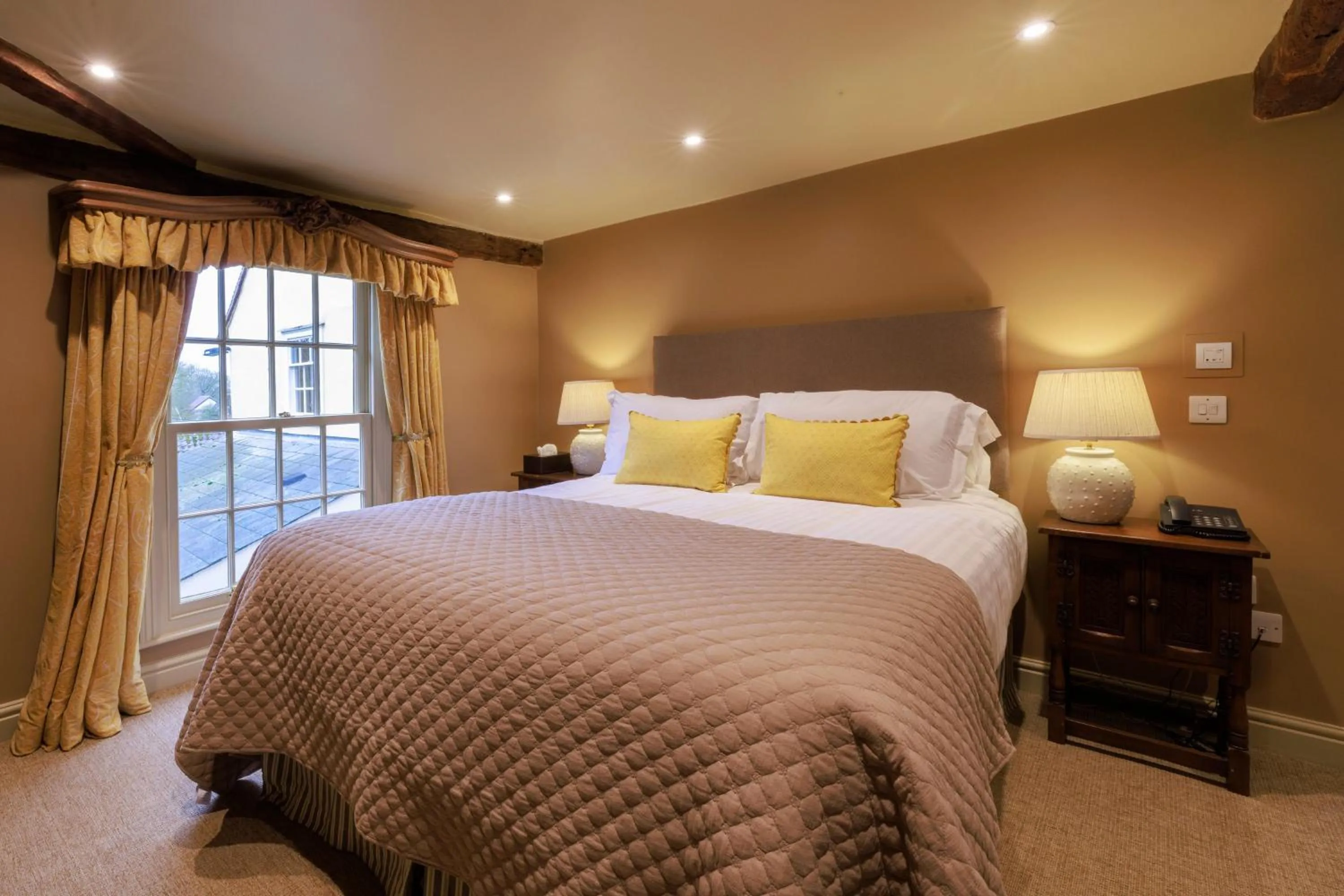 Bed in The Crown, Bildeston