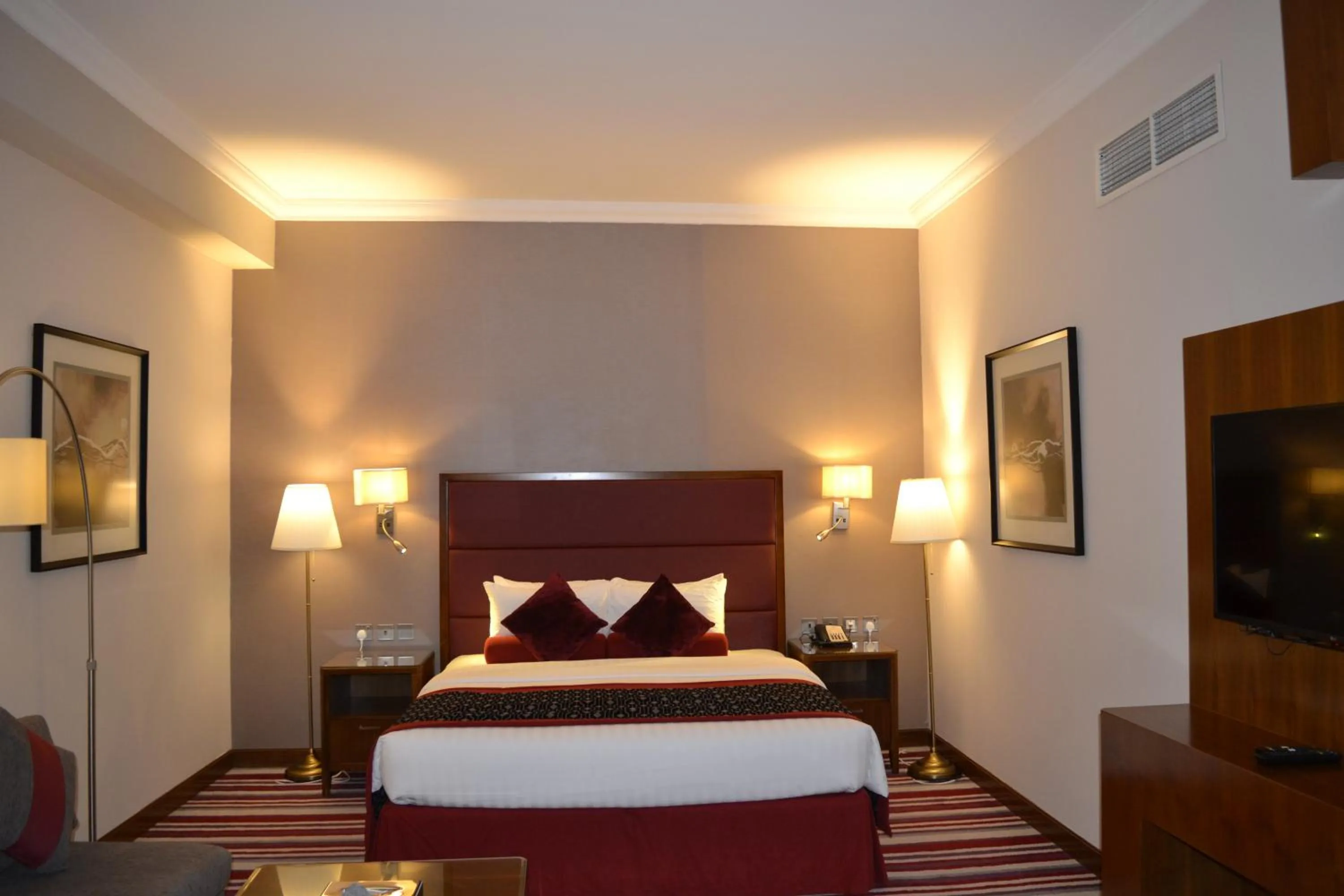 Bed in Wonder Palace Hotel Qatar