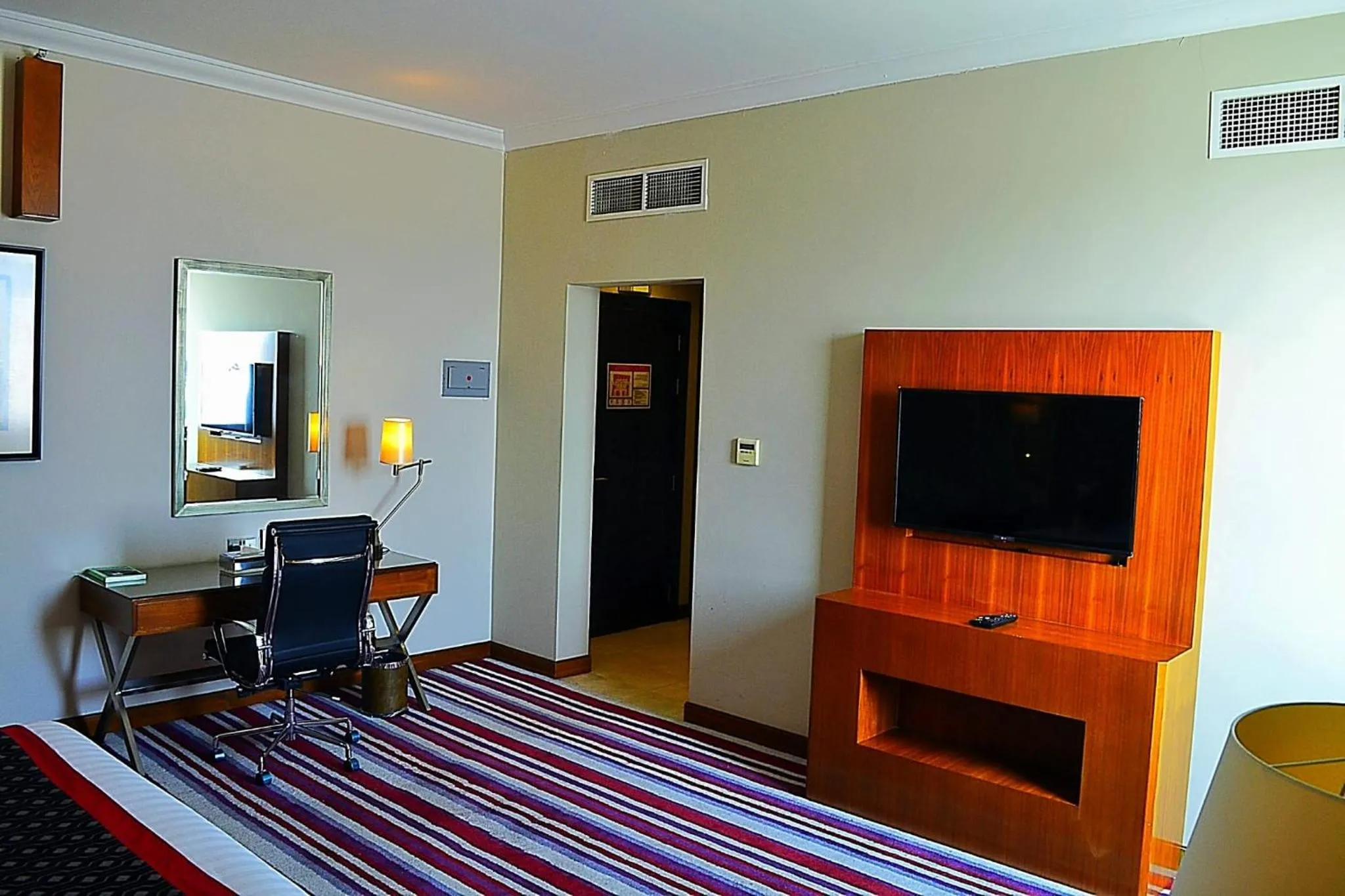 hair dresser, Bed in Wonder Palace Hotel Qatar