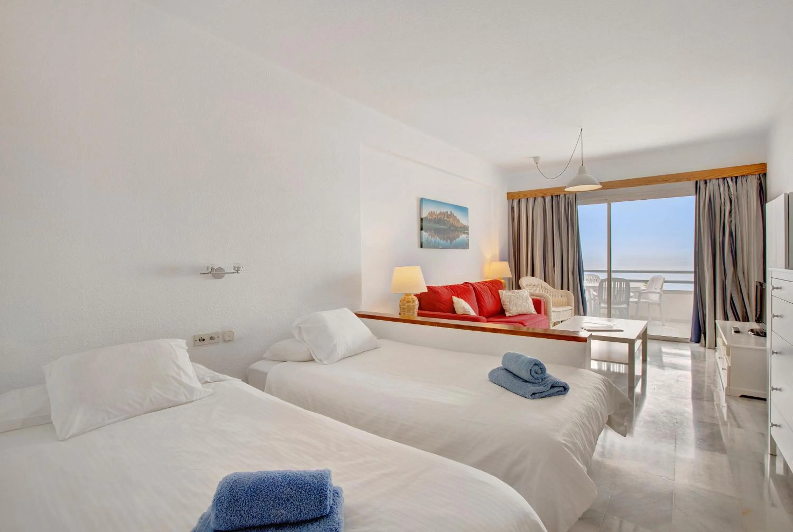 Bedroom, Bed in Club Atlantis 223