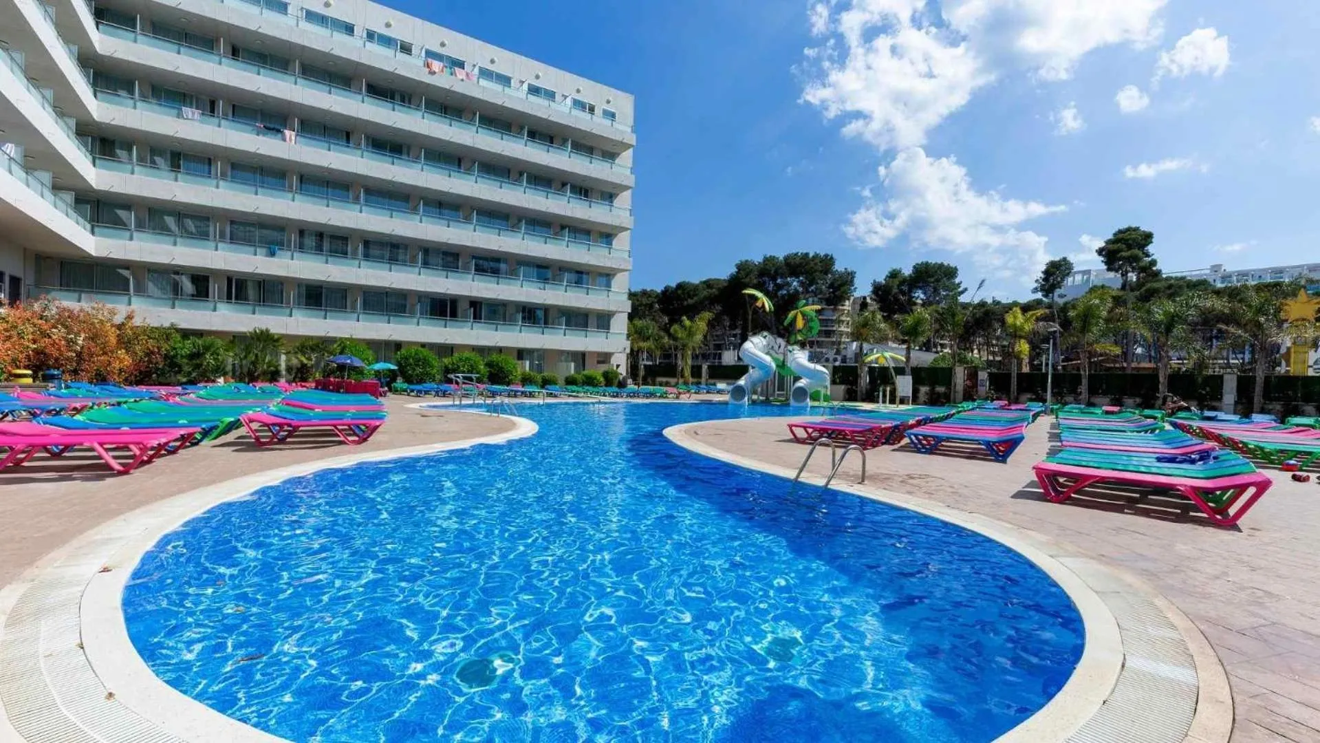 Swimming pool in Medplaya Hotel Calypso