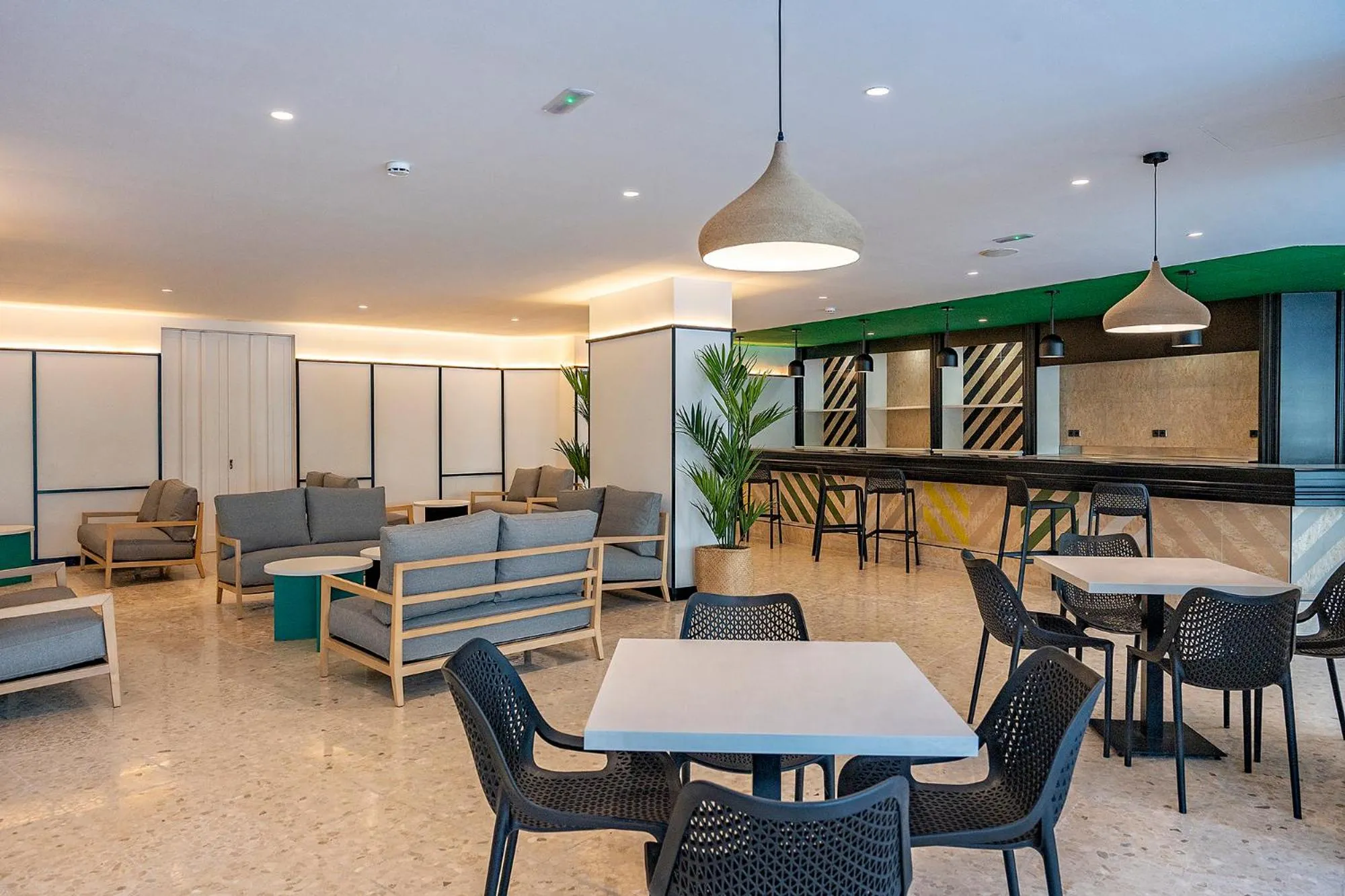 Lounge or bar in Medplaya Hotel Calypso