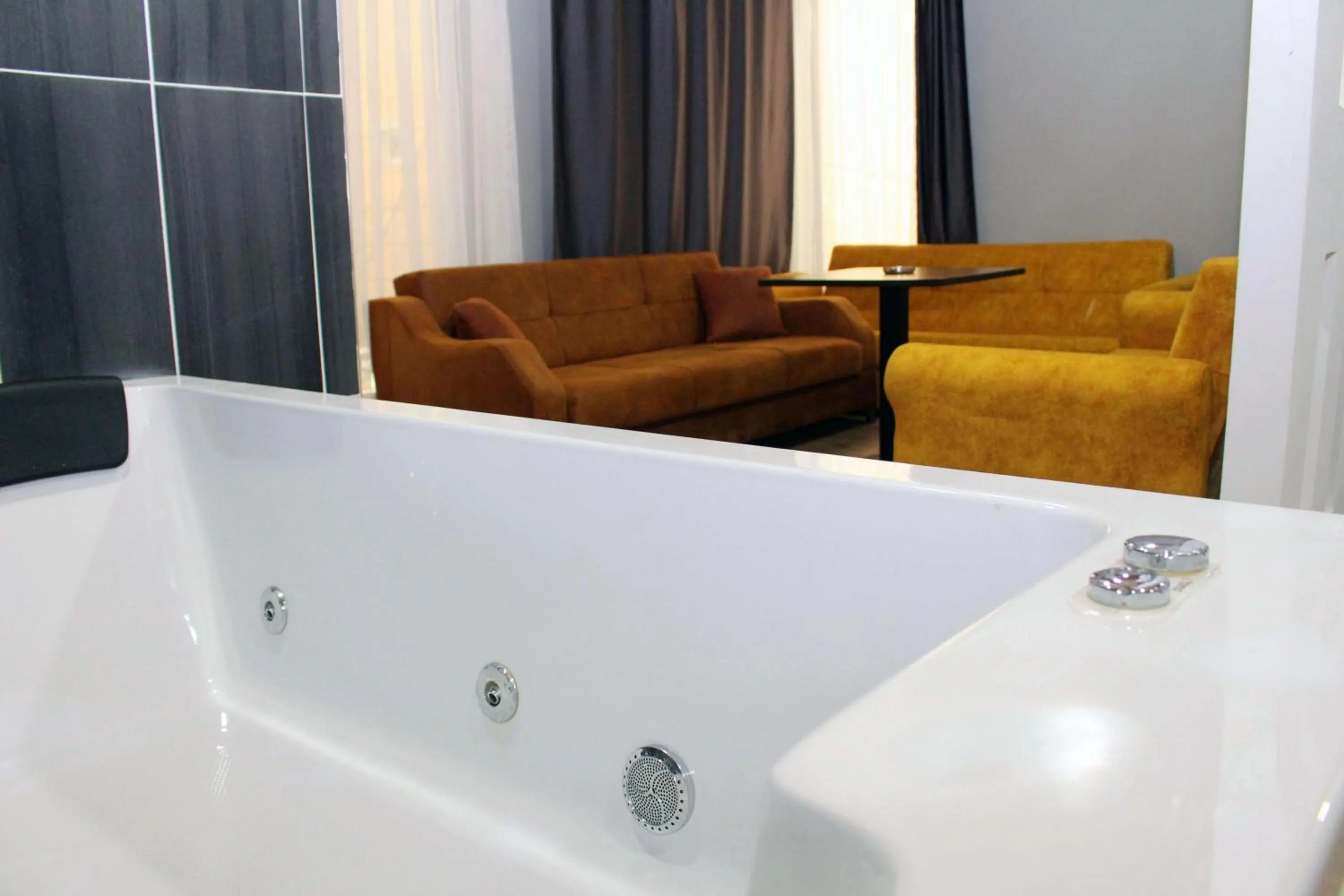 Hot Tub in biglife hotel