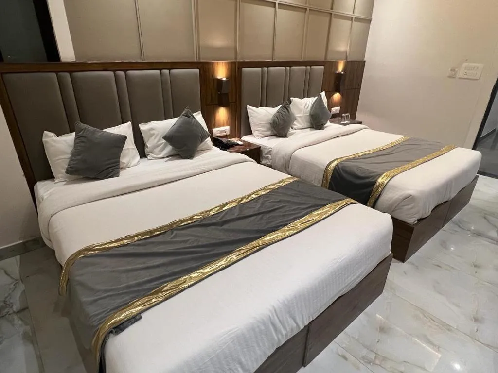 Bed in Hotel Avalon Palms Agra