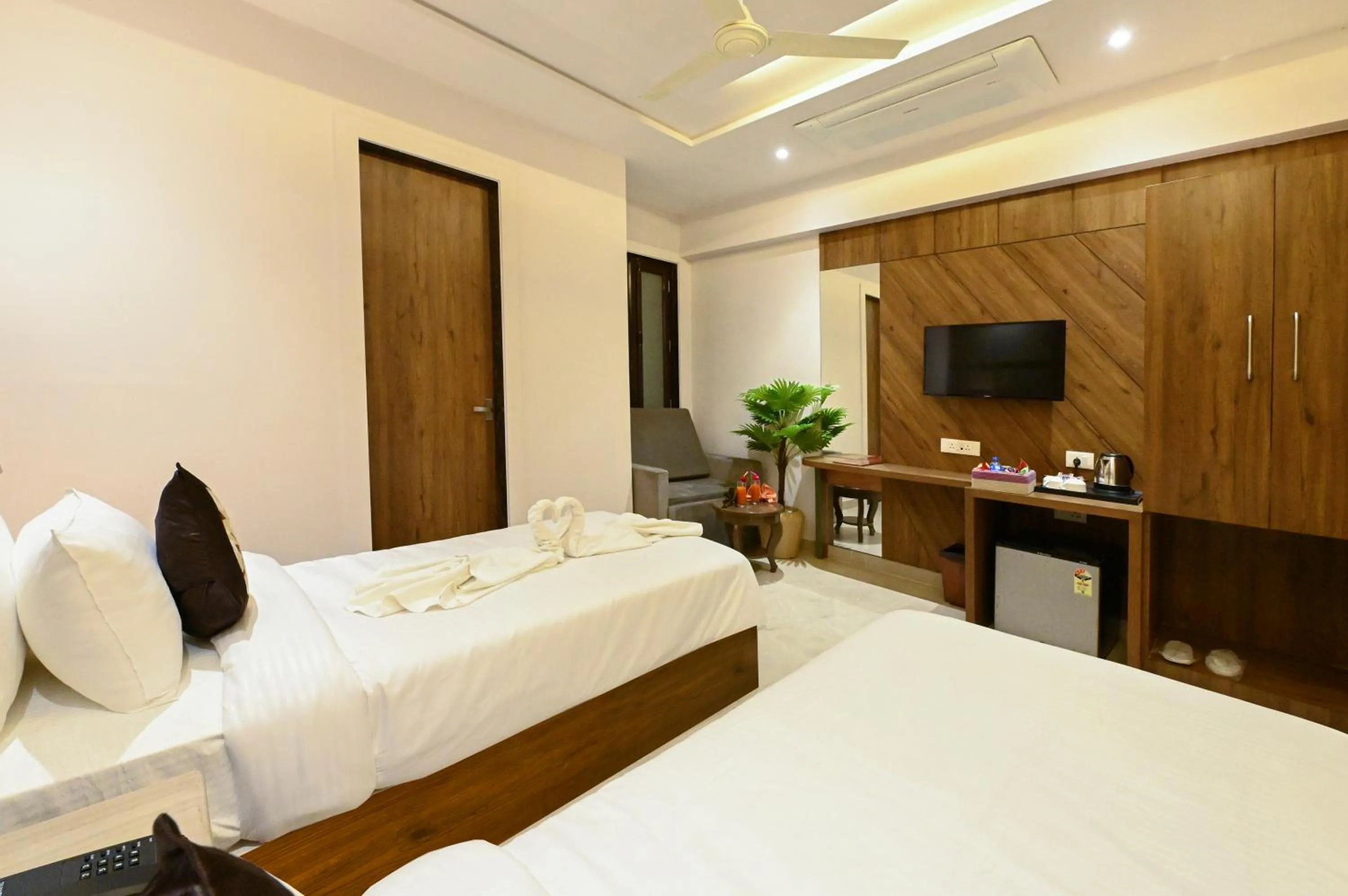 Bedroom, Bed in Hotel Avalon Palms Agra