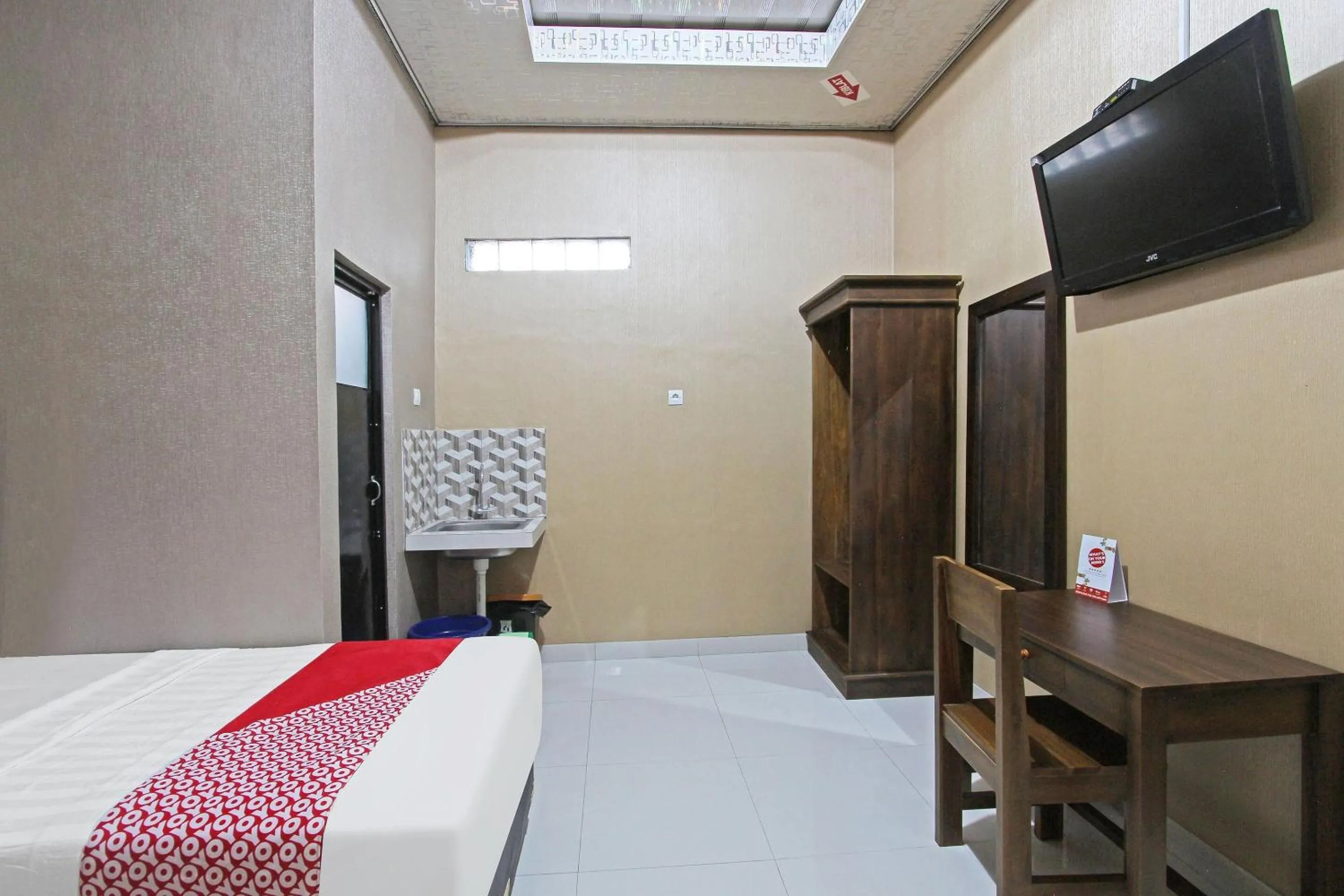 Bedroom in OYO 91842 Tahesa Guesthouse Syariah