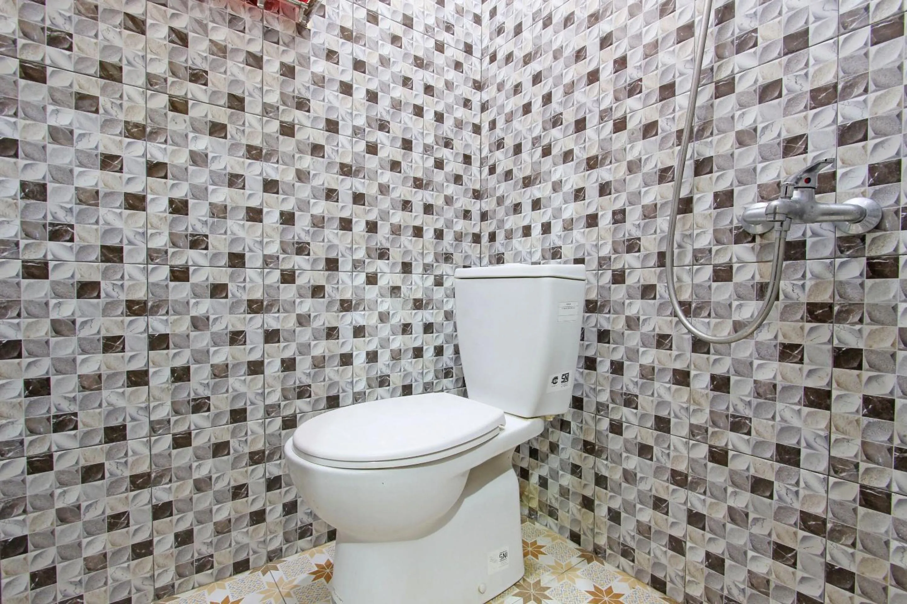 Bathroom in OYO 91842 Tahesa Guesthouse Syariah