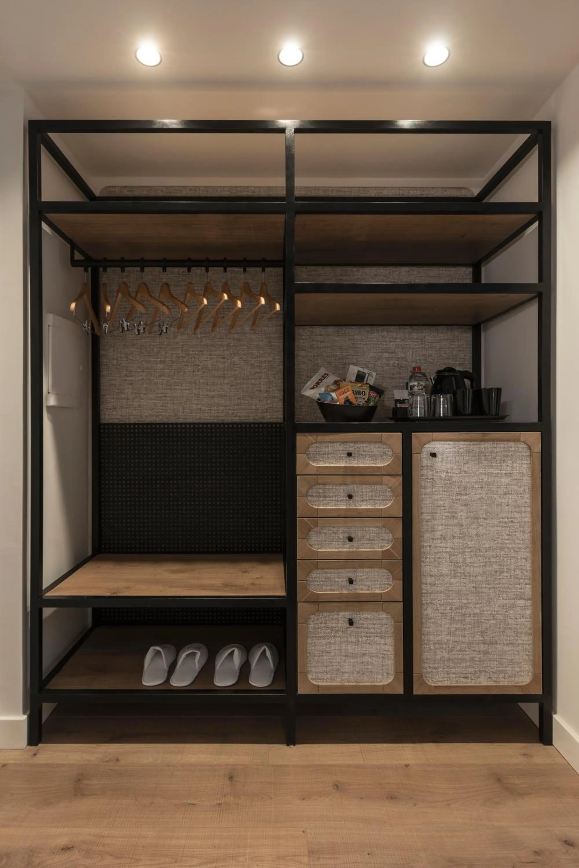 wardrobe in Hotel Barcelona Catedral 4 Sup