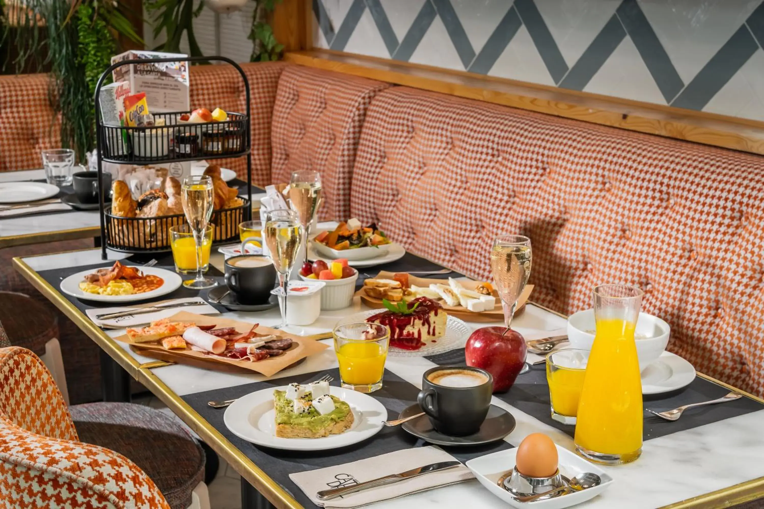 Food in Hotel Barcelona Catedral 4 Sup Food in Hotel Barcelona Catedral 4 Sup