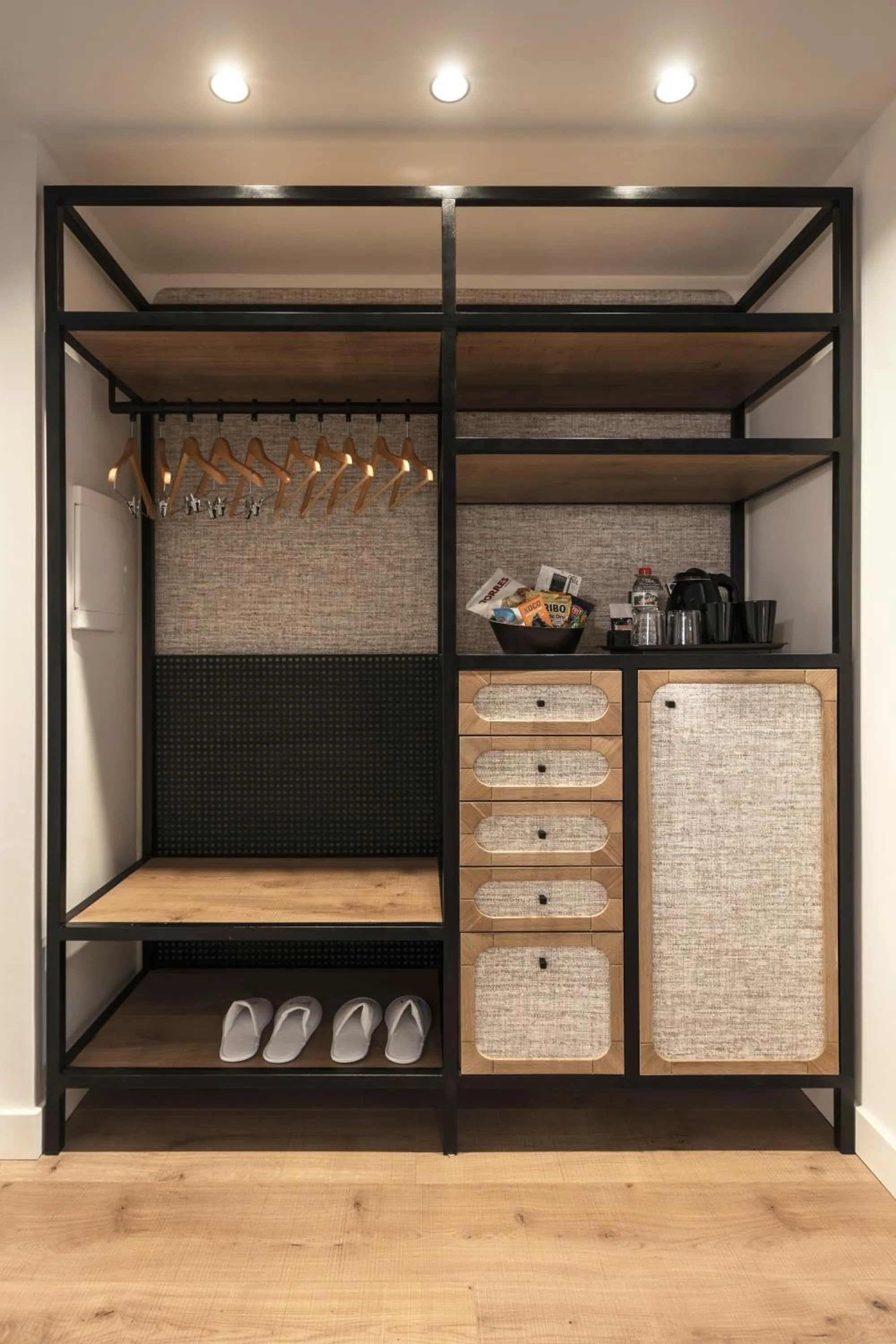 wardrobe in Hotel Barcelona Catedral 4 Sup