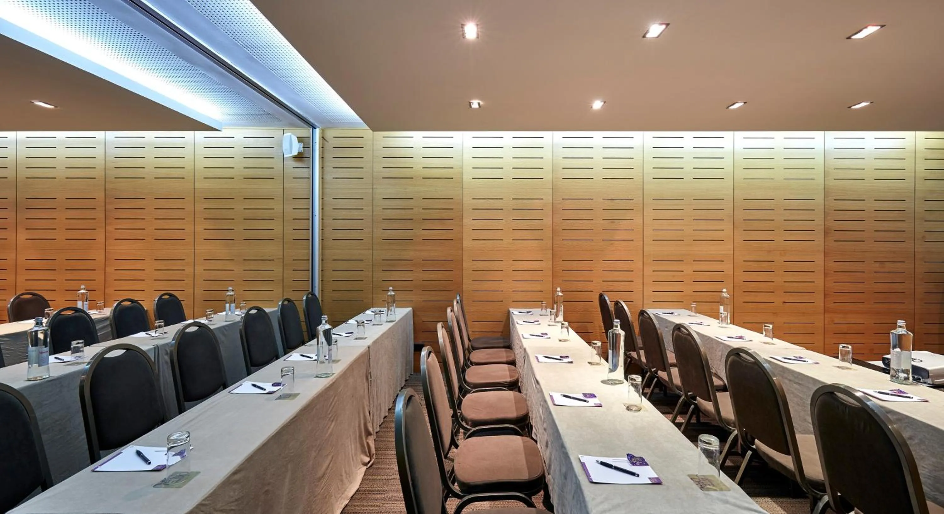 Spring in Hotel Barcelona Catedral 4 Sup