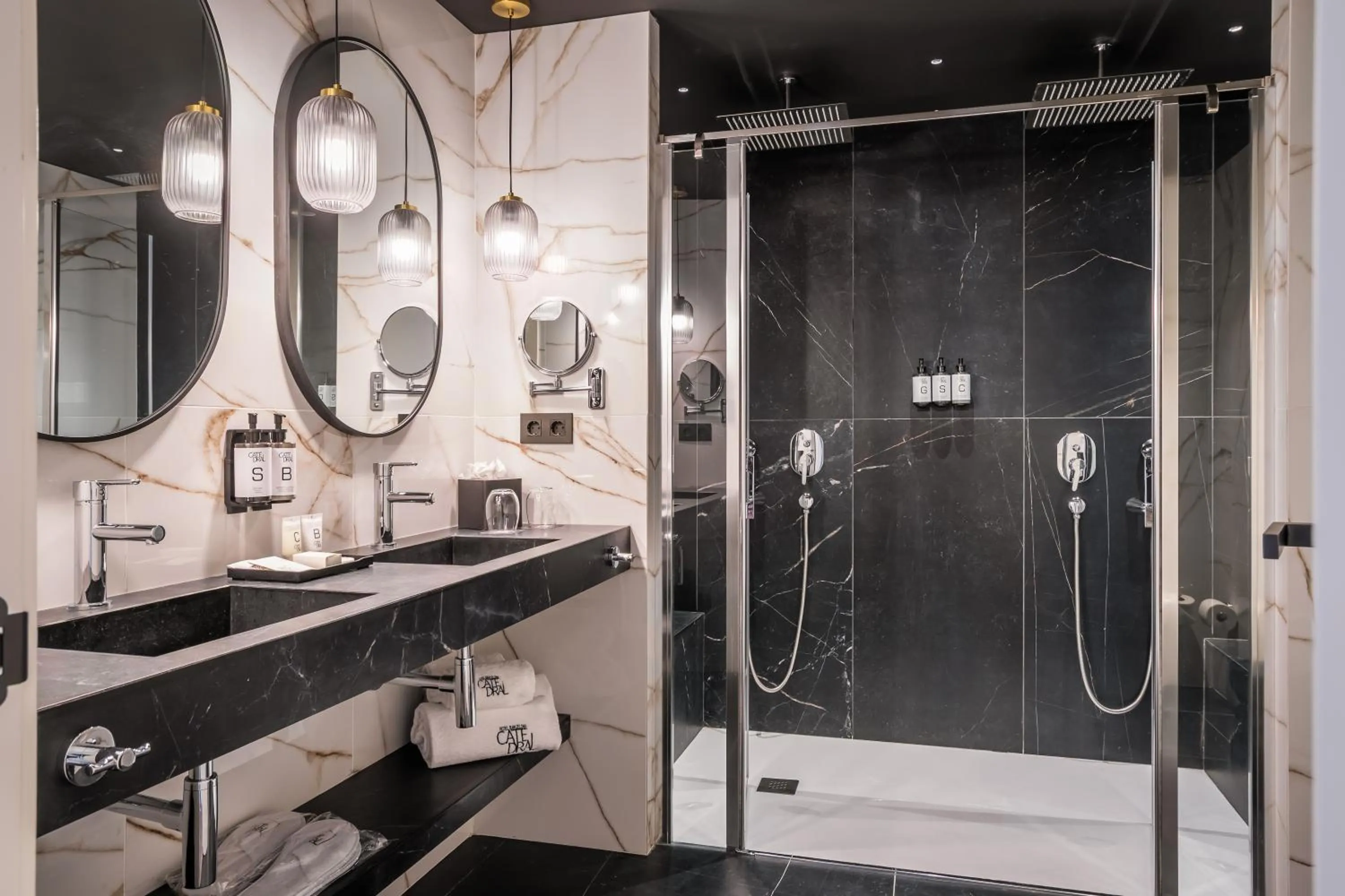 Shower in Hotel Barcelona Catedral 4 Sup